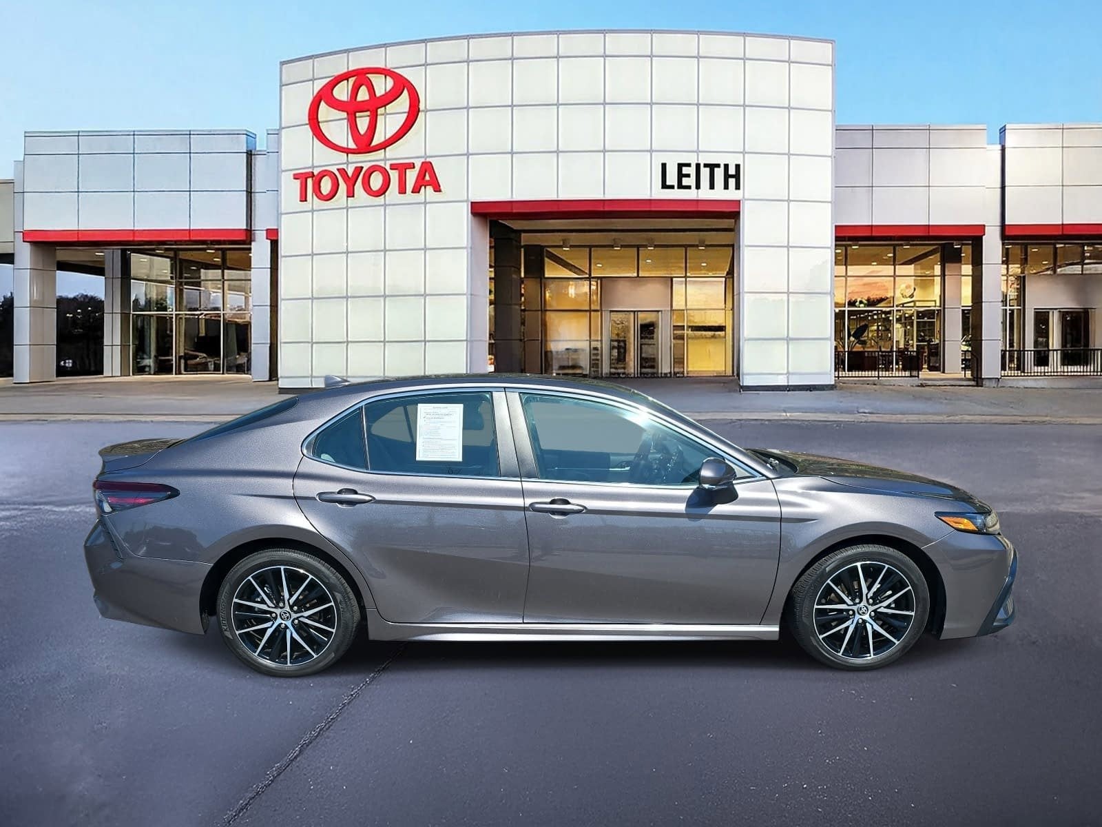 2023 Toyota Camry Hybrid SE