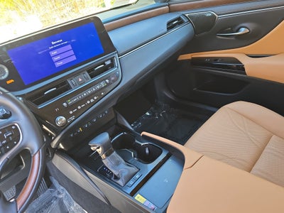 2024 Lexus ES ES 300h Ultra Luxury