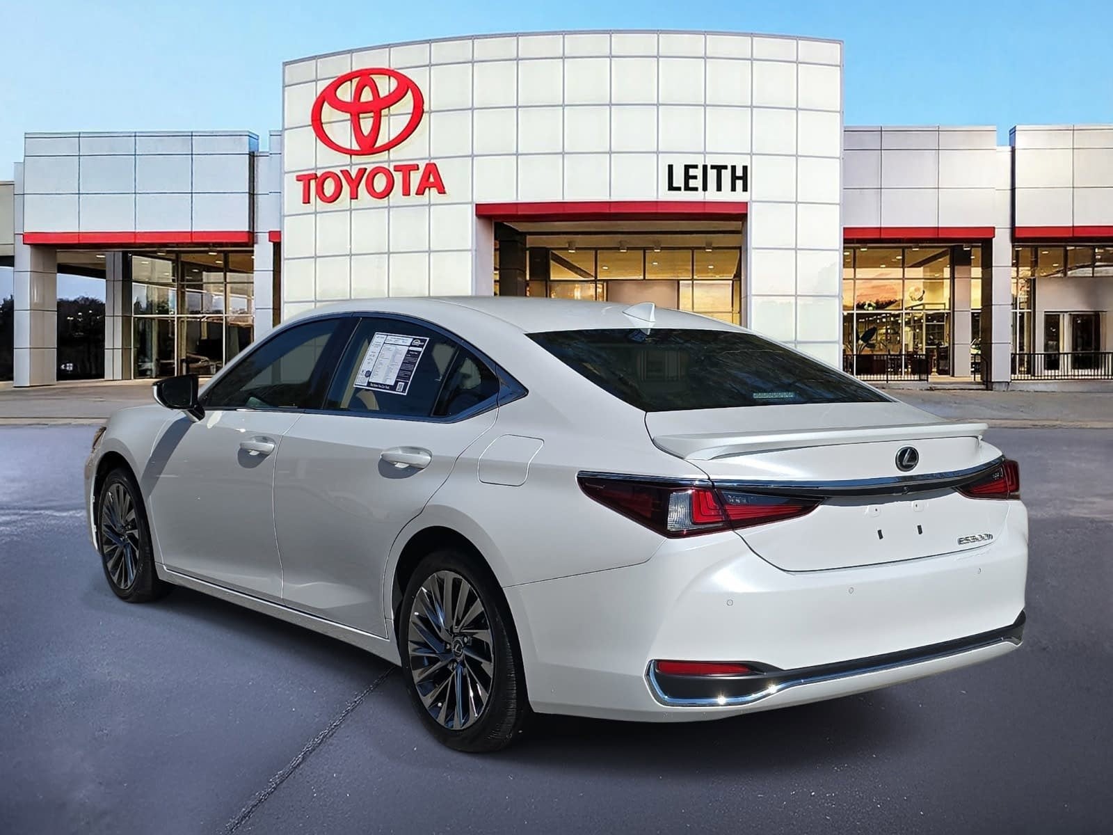 2024 Lexus ES ES 300h Ultra Luxury