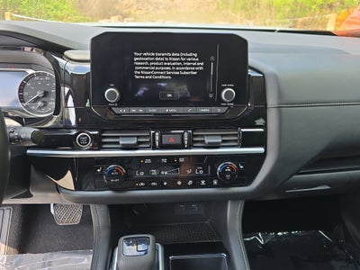 2024 Nissan Pathfinder SV