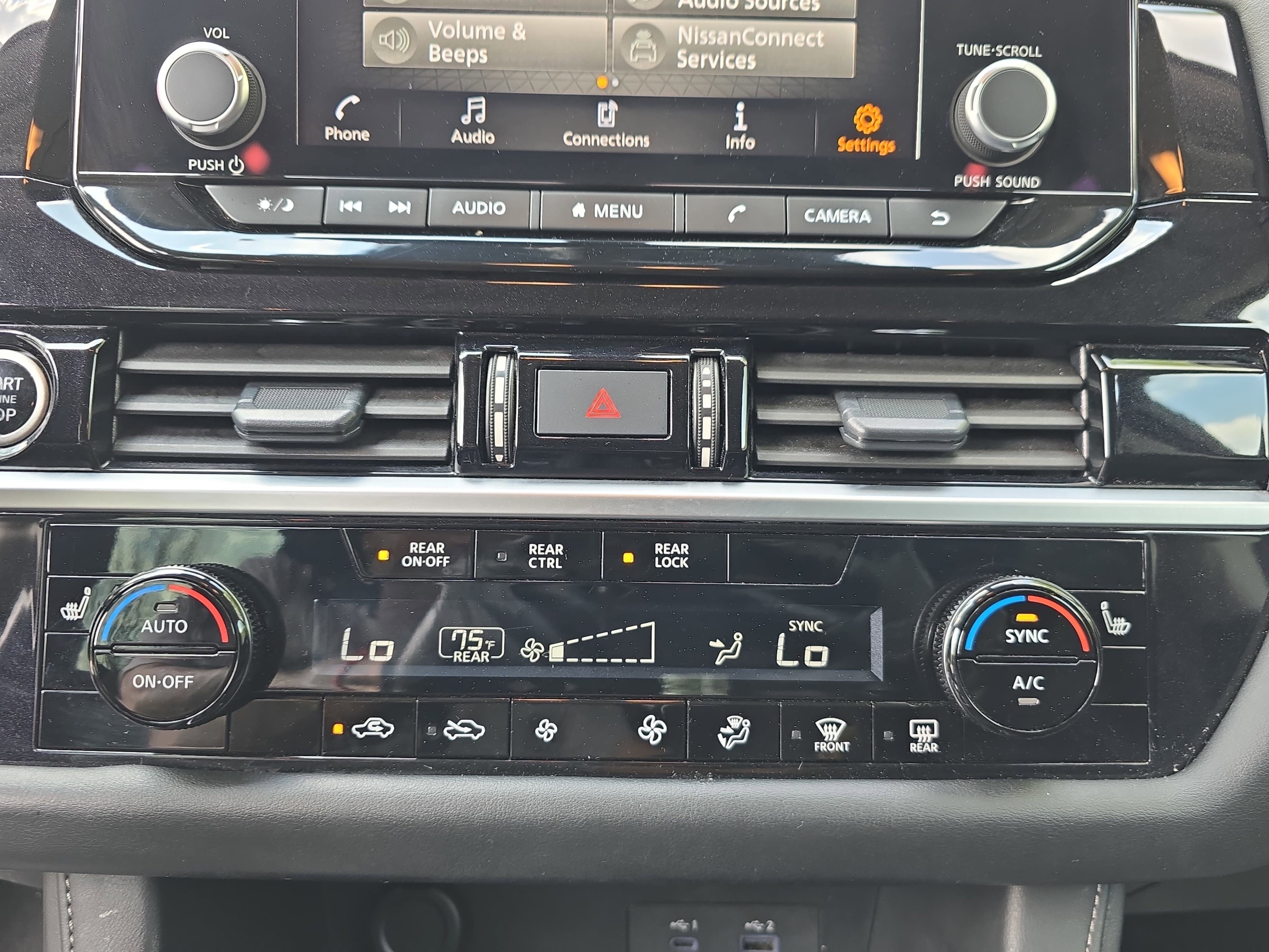 2024 Nissan Pathfinder SV