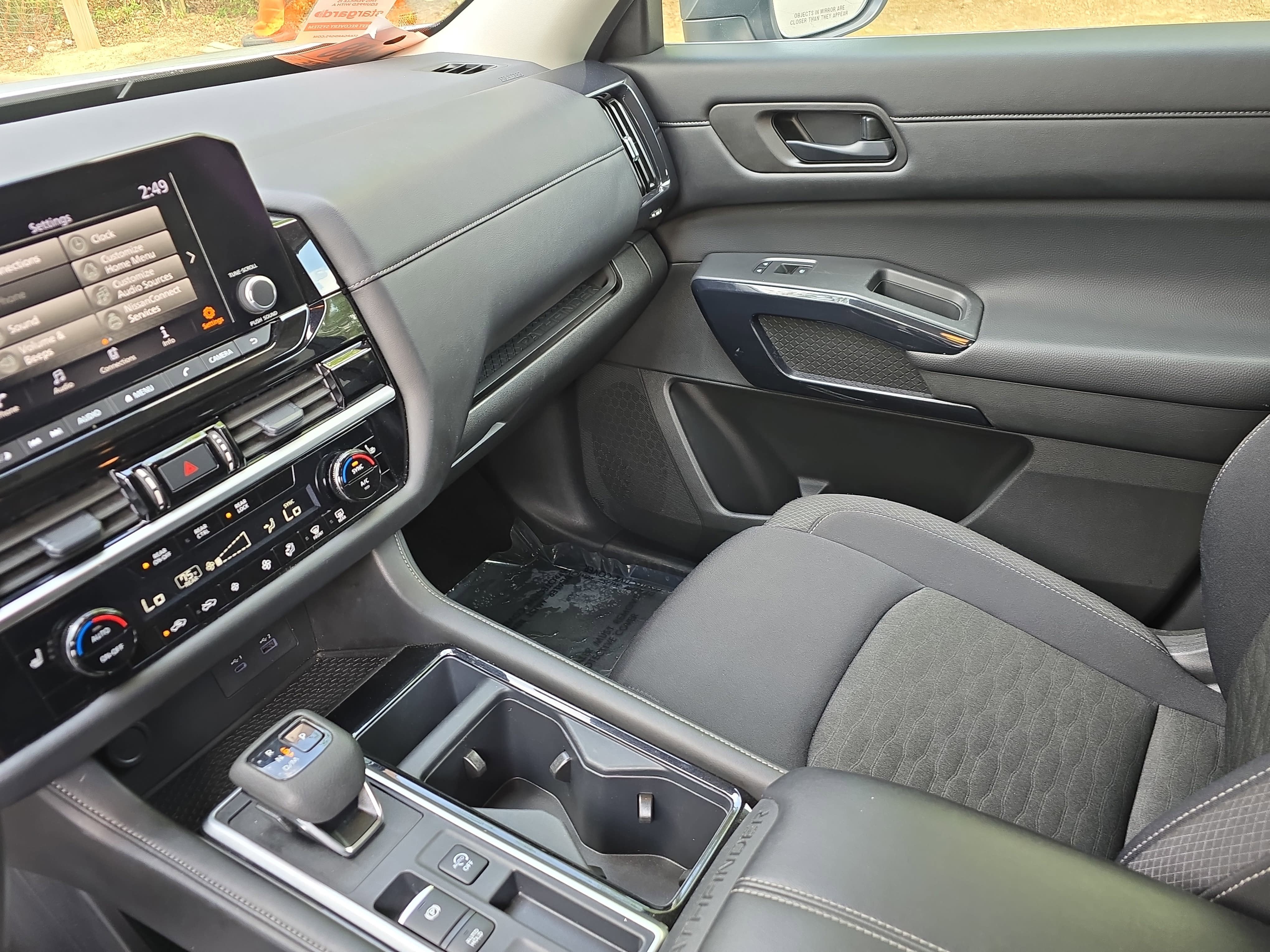 2024 Nissan Pathfinder SV