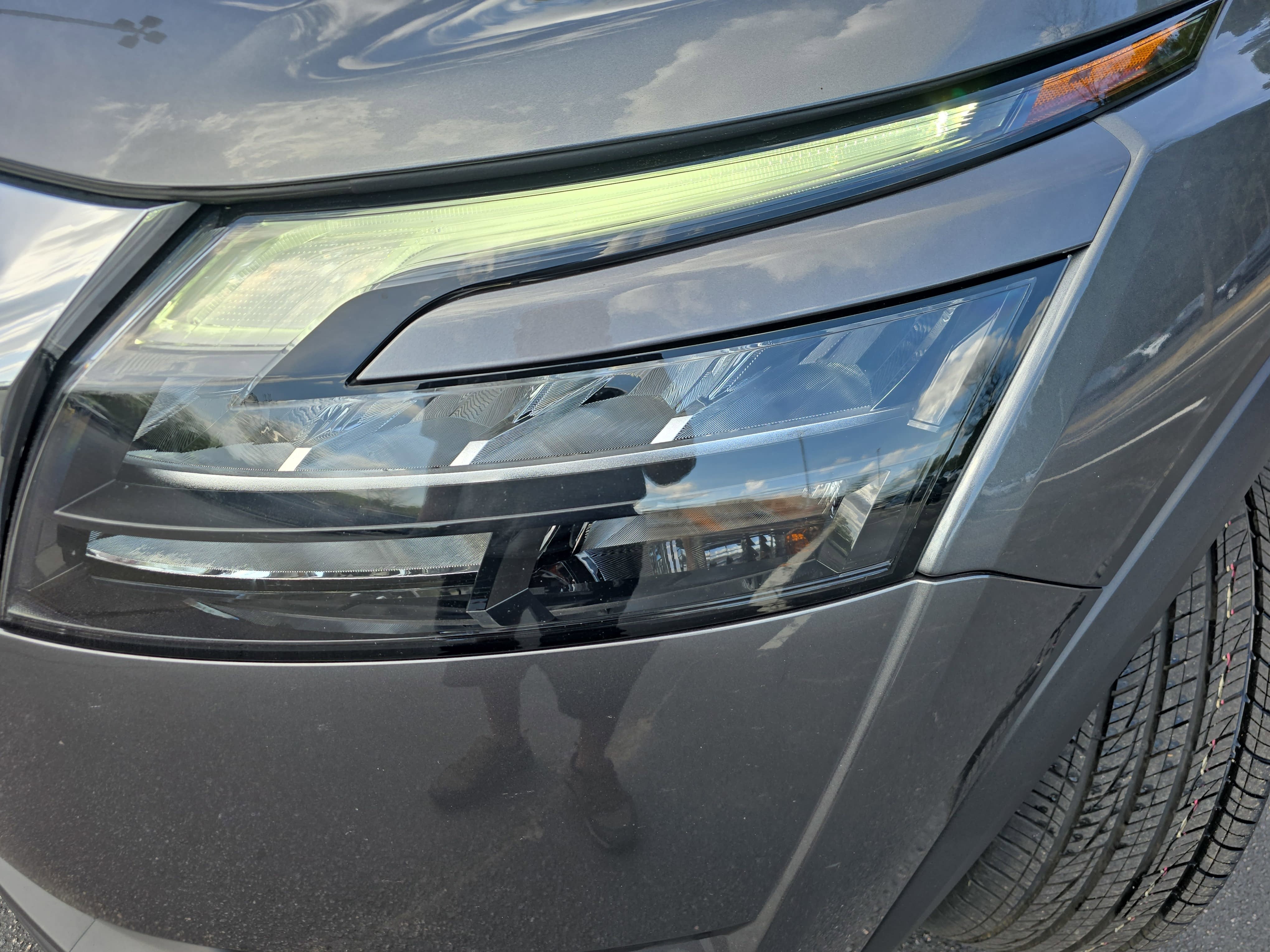 2024 Nissan Pathfinder SV