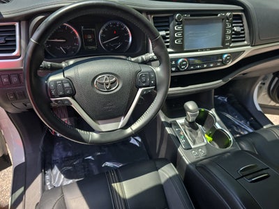 2017 Toyota Highlander SE