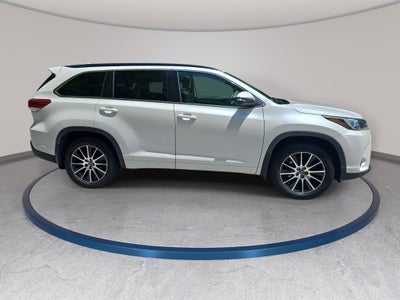 2017 Toyota Highlander SE
