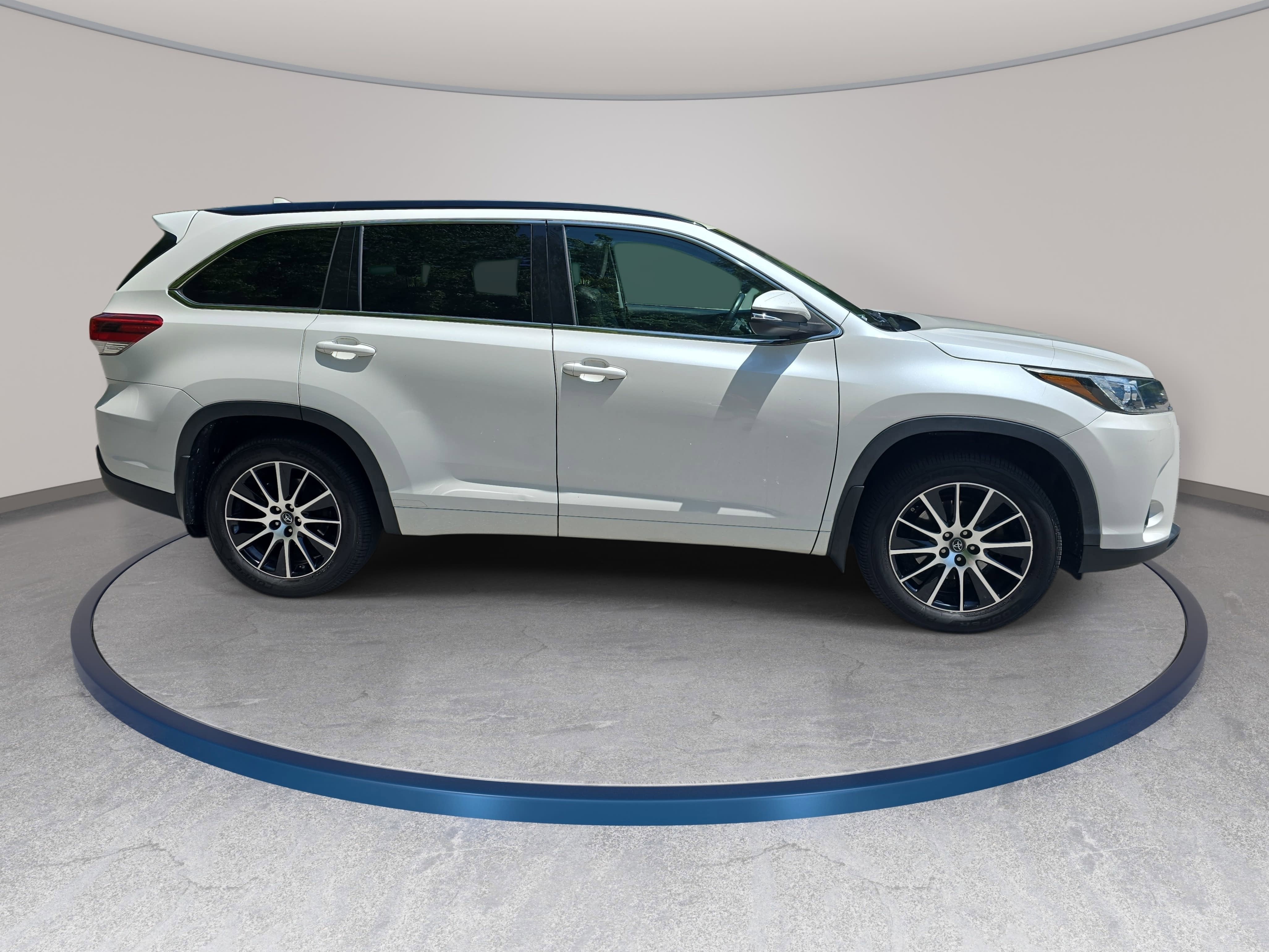2017 Toyota Highlander SE
