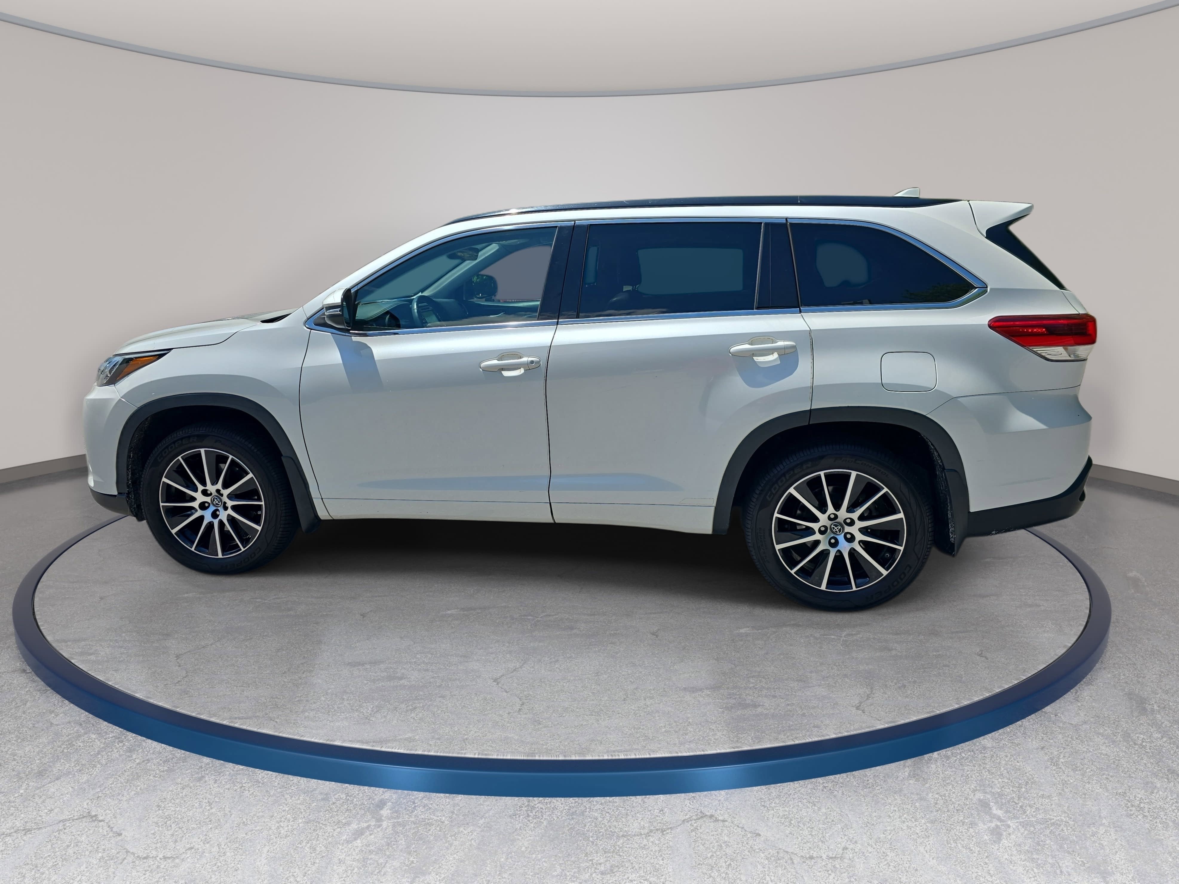 2017 Toyota Highlander SE