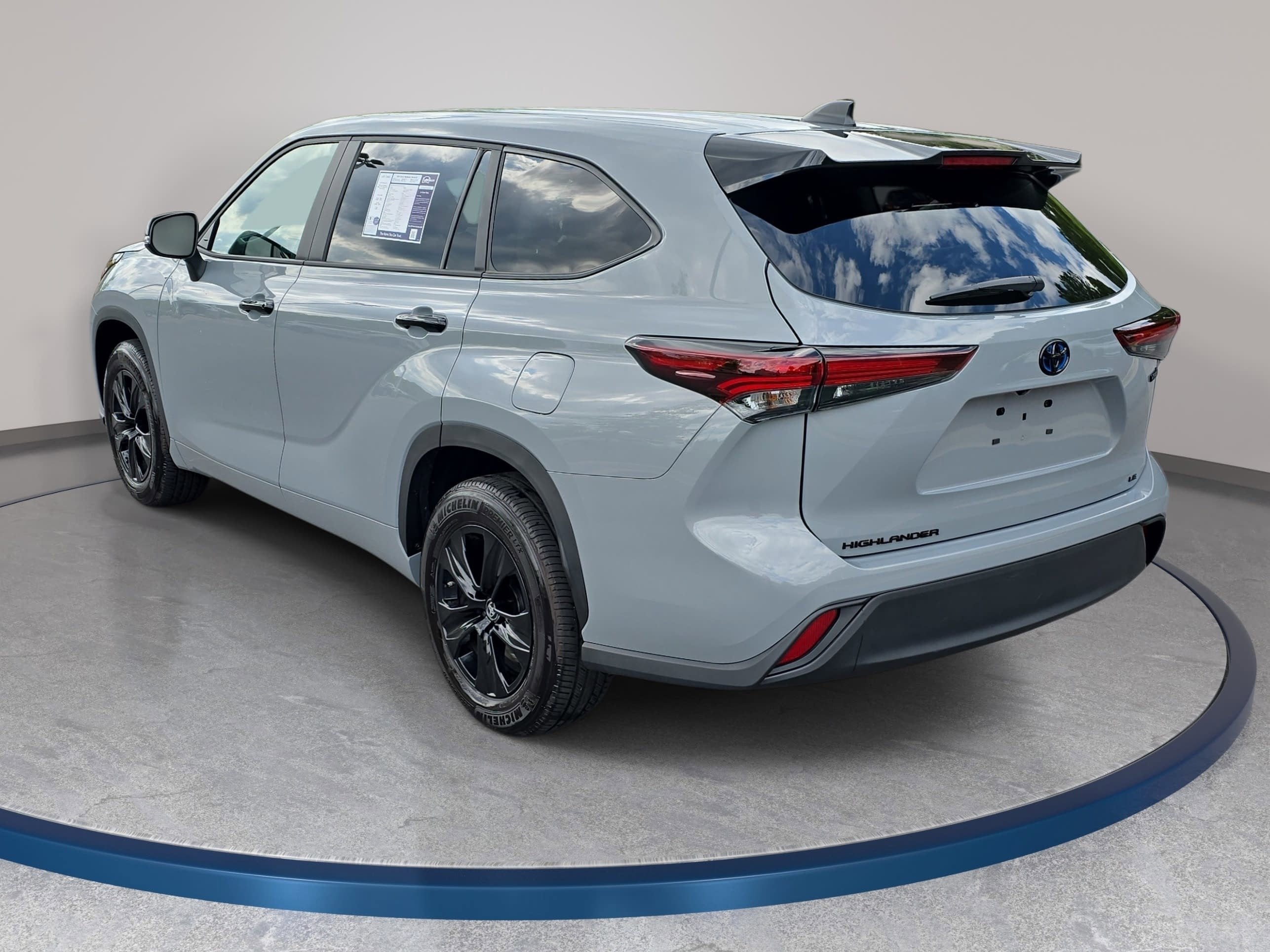 2024 Toyota Highlander Hybrid LE