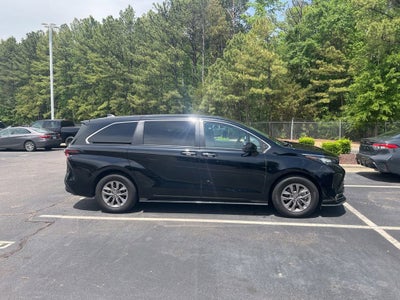 2023 Toyota Sienna XLE