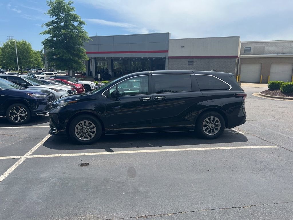 2023 Toyota Sienna XLE