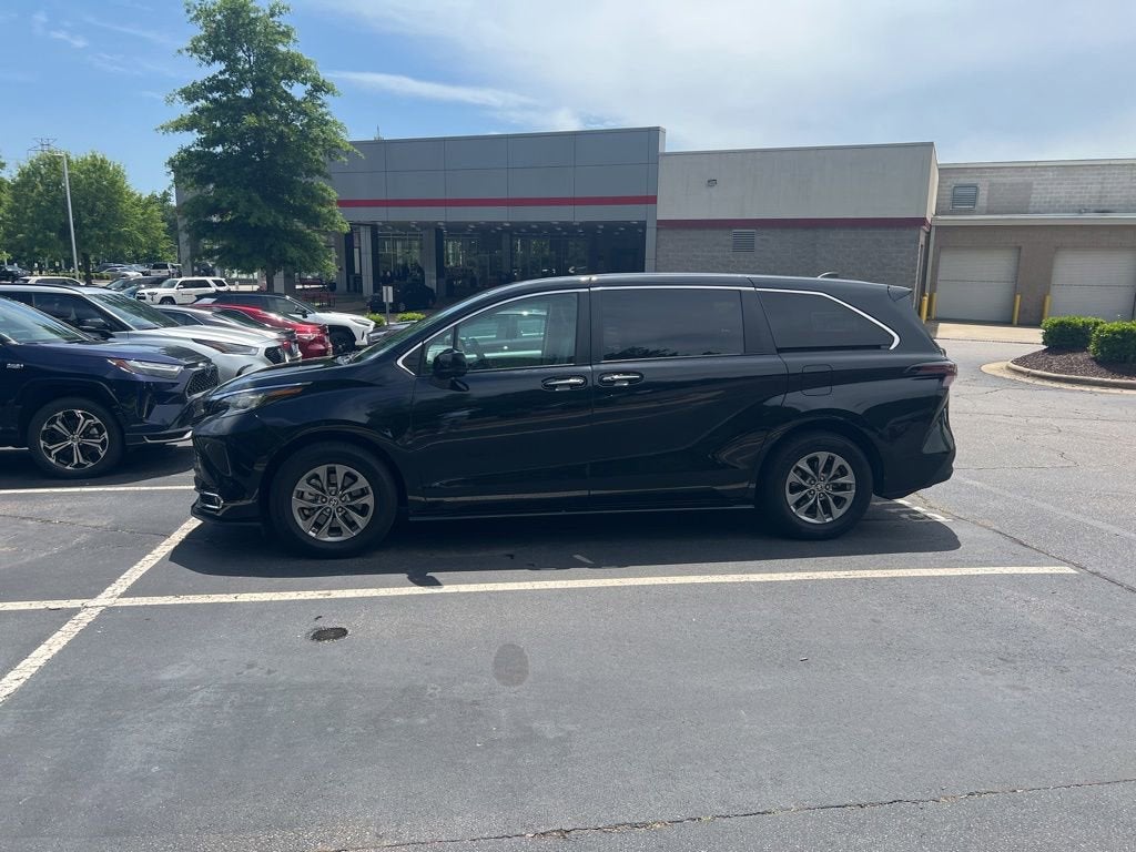 2023 Toyota Sienna XLE