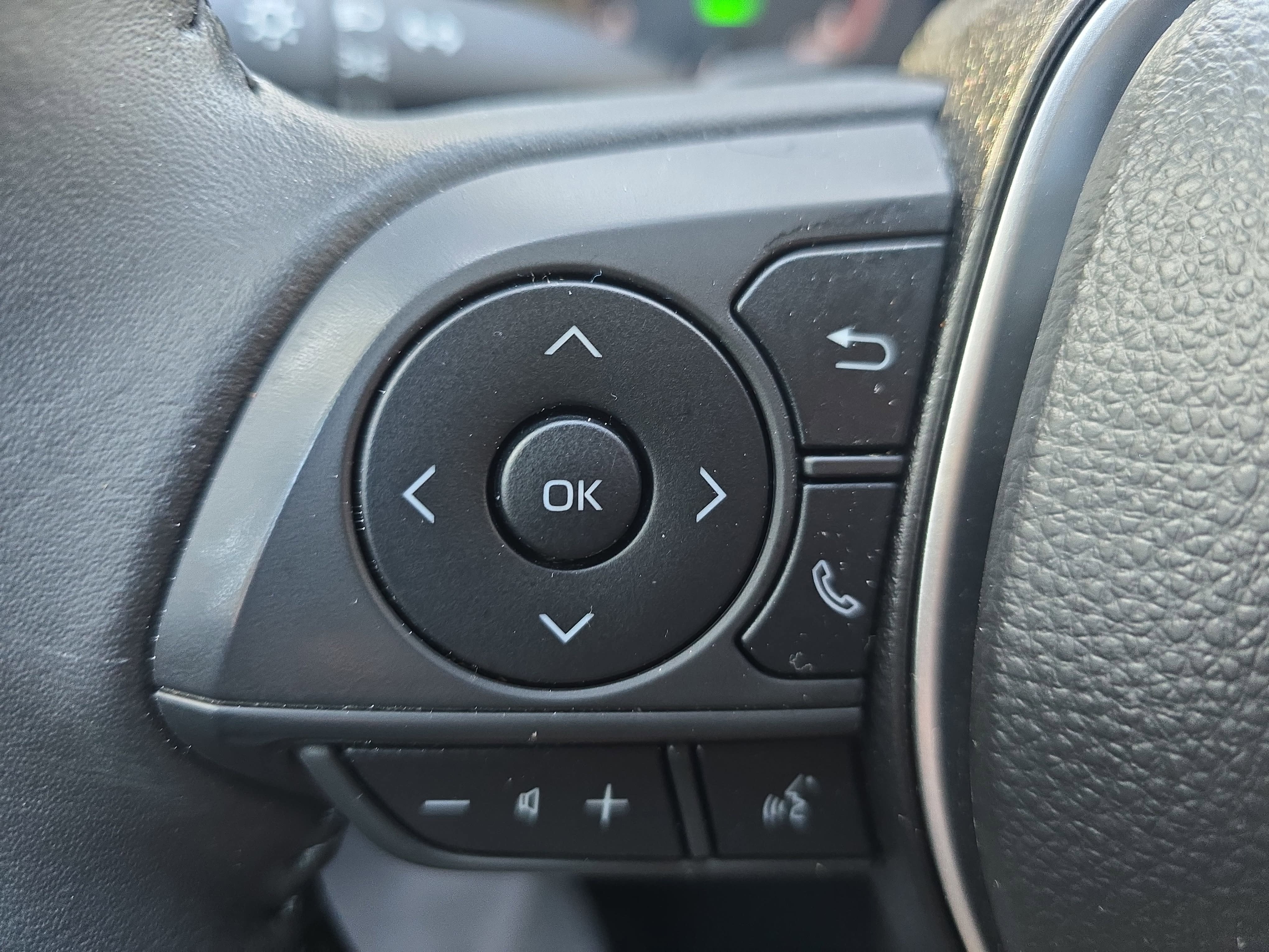 2025 Toyota Corolla Cross Hybrid SE