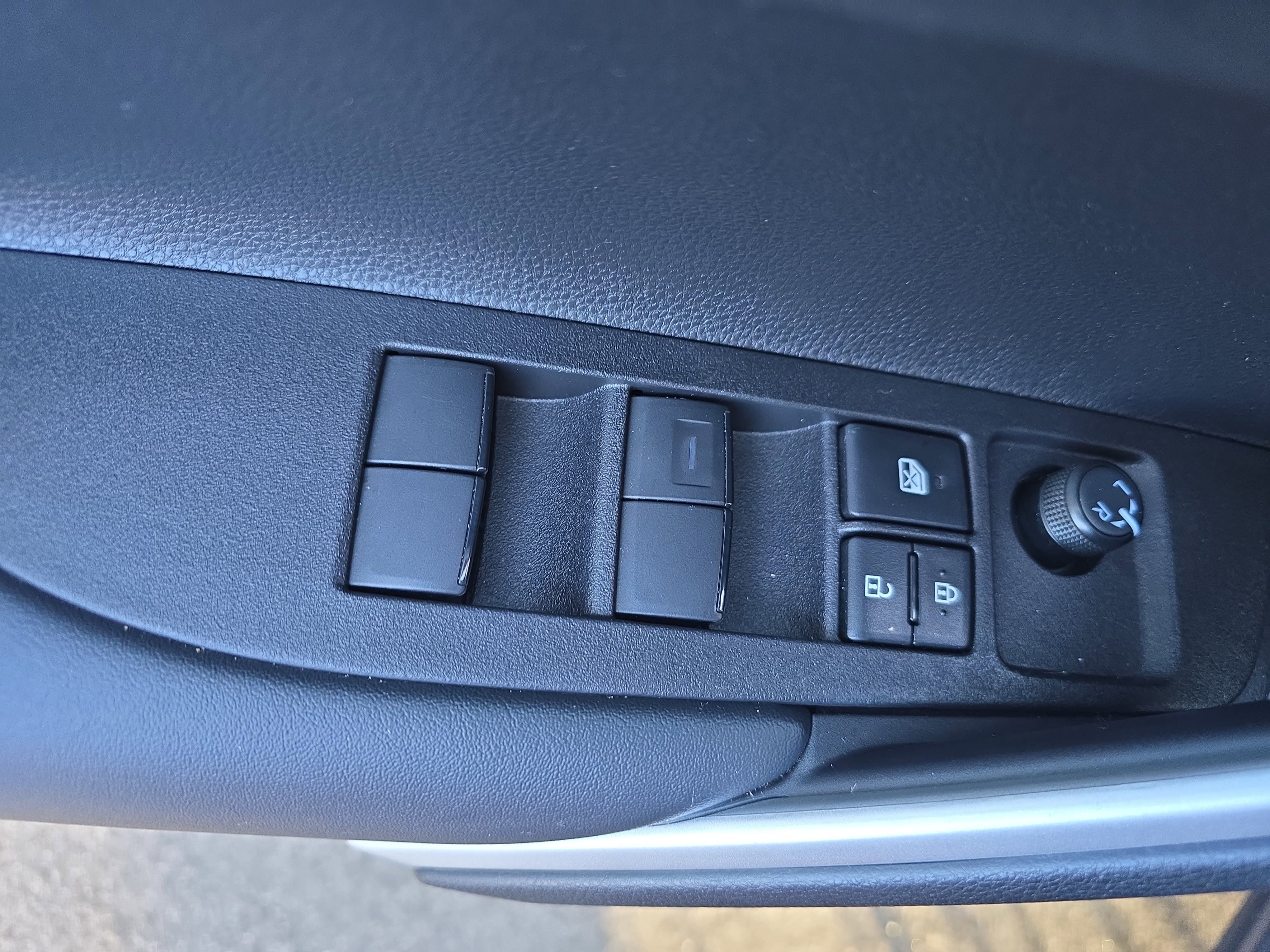 2025 Toyota Corolla Cross Hybrid SE