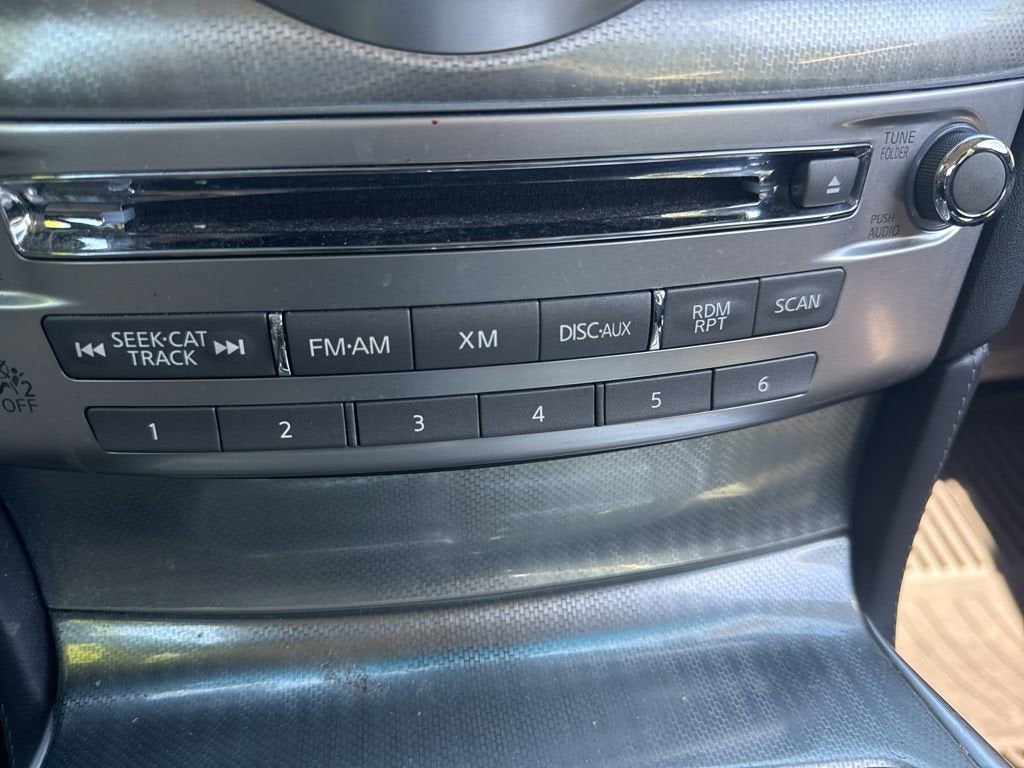 2017 INFINITI Q70L 5.6