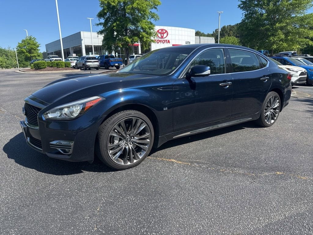 2017 INFINITI Q70L 5.6