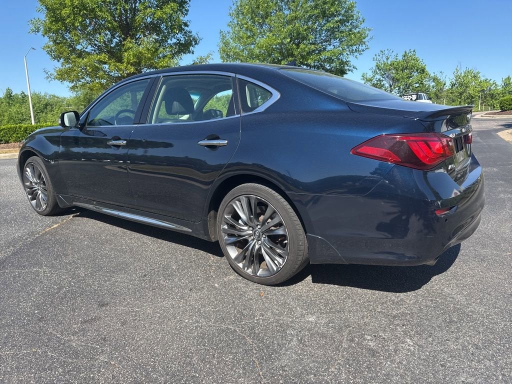 2017 INFINITI Q70L 5.6