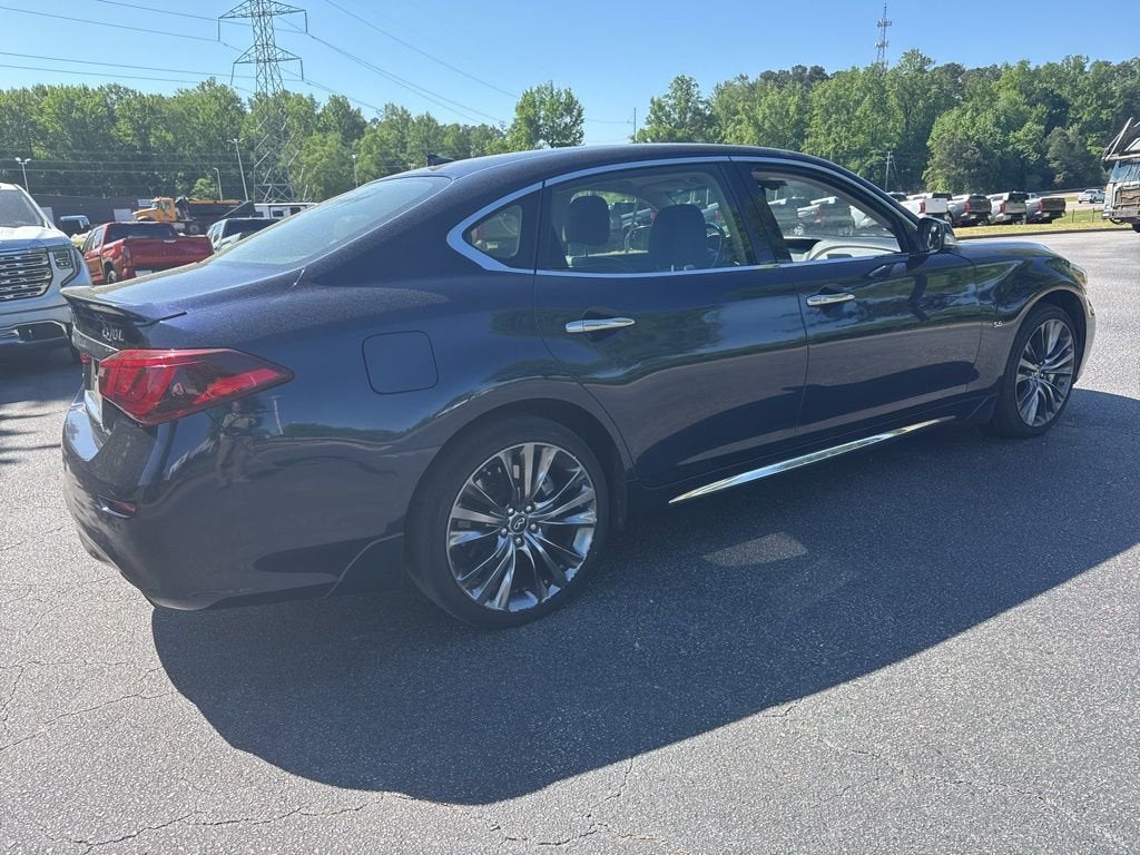 2017 INFINITI Q70L 5.6