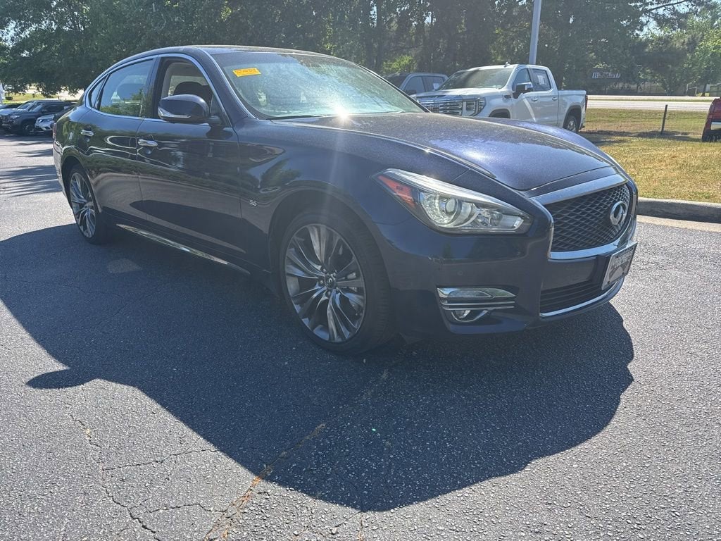 2017 INFINITI Q70L 5.6