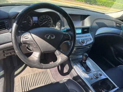 2017 INFINITI Q70L 5.6