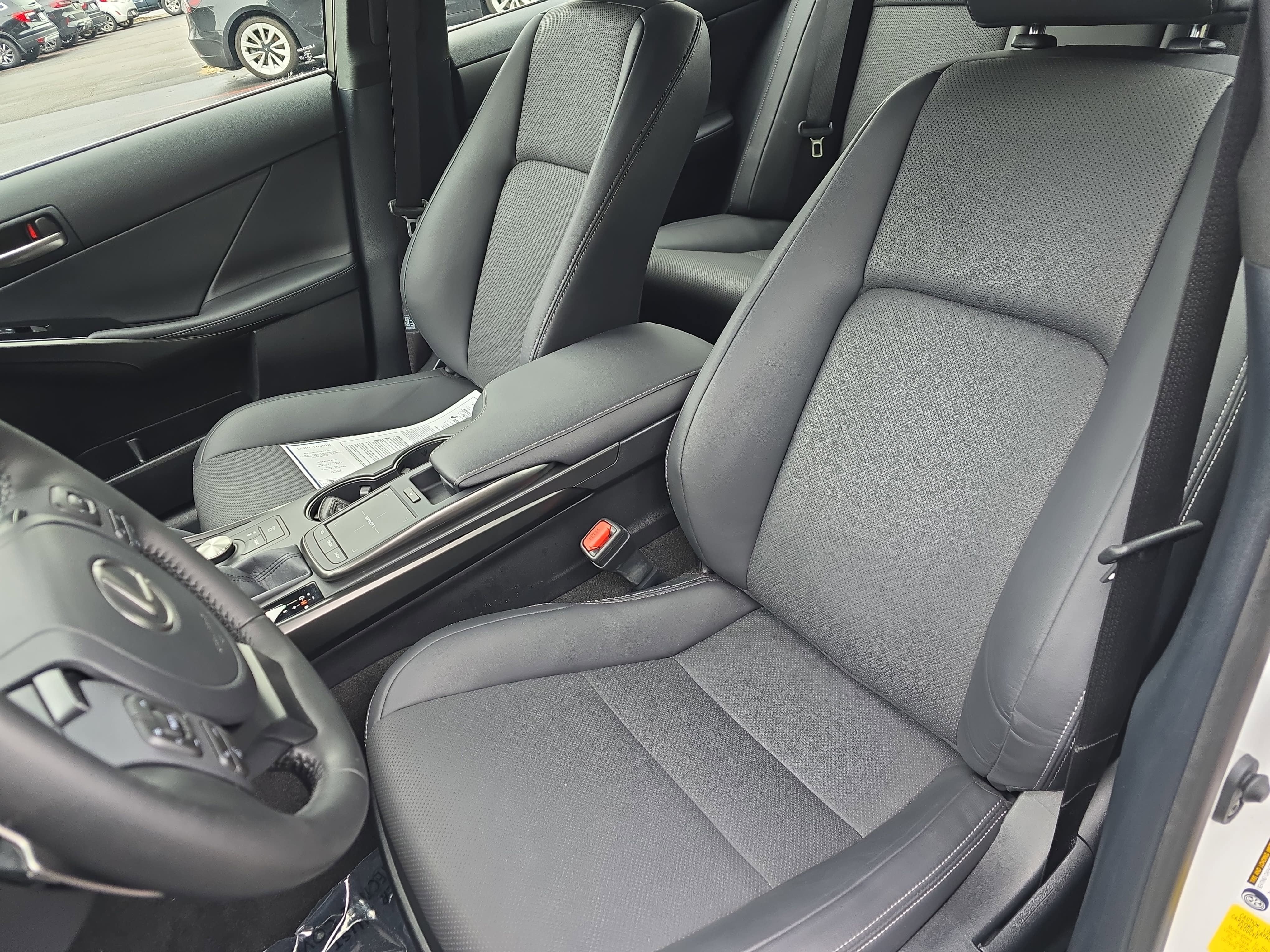 2025 Lexus IS IS 350 F SPORT Design