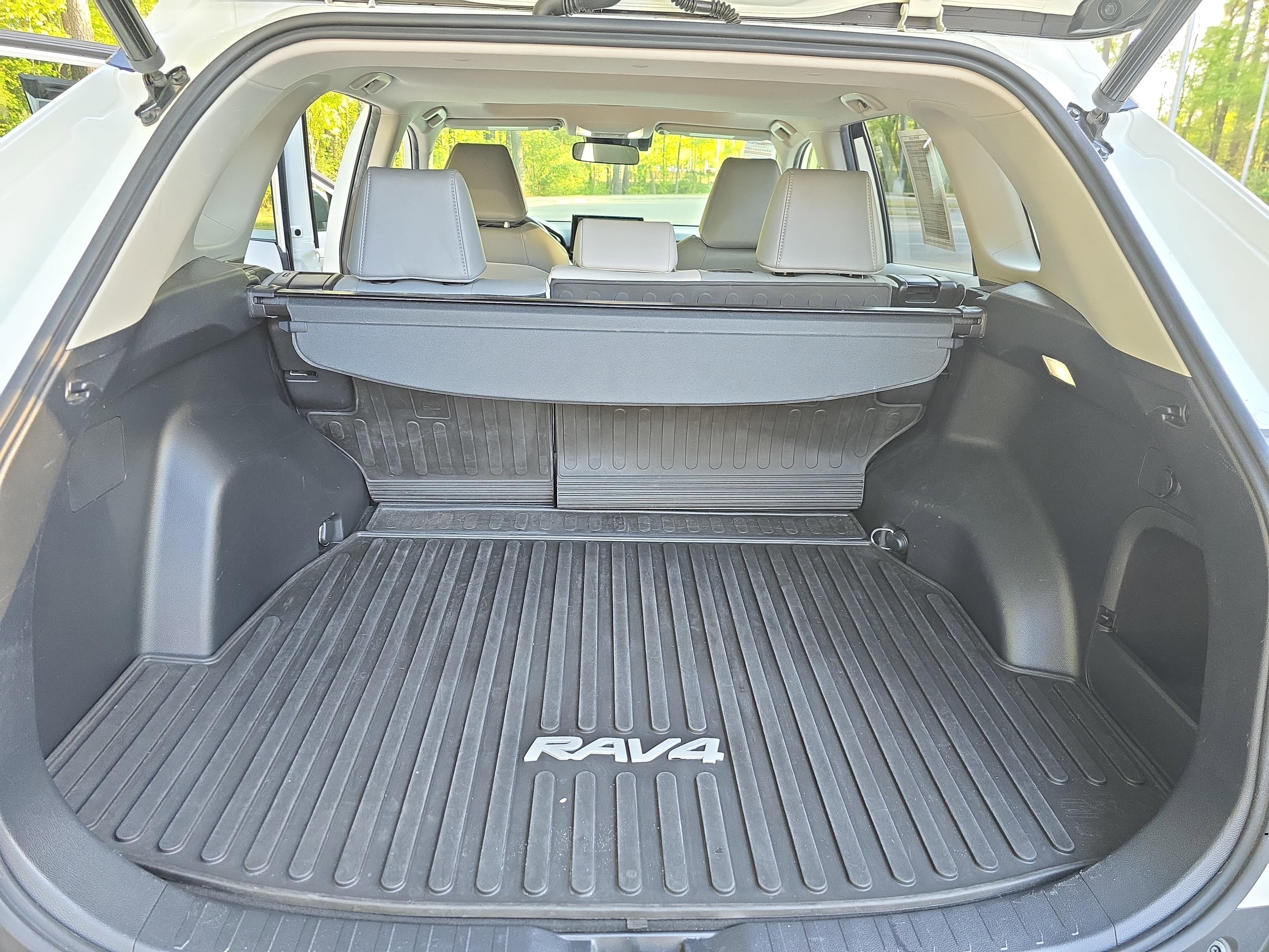 2022 Toyota RAV4 Hybrid Hybrid XLE Premium