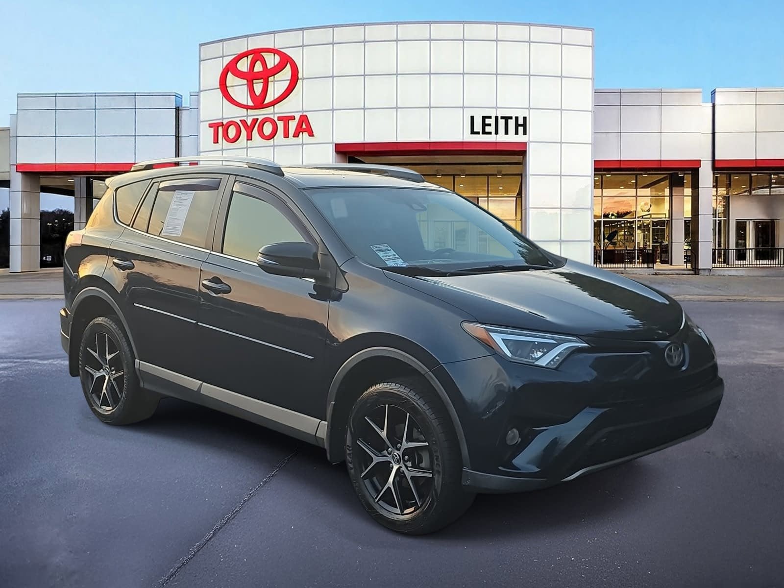 2017 Toyota RAV4 SE