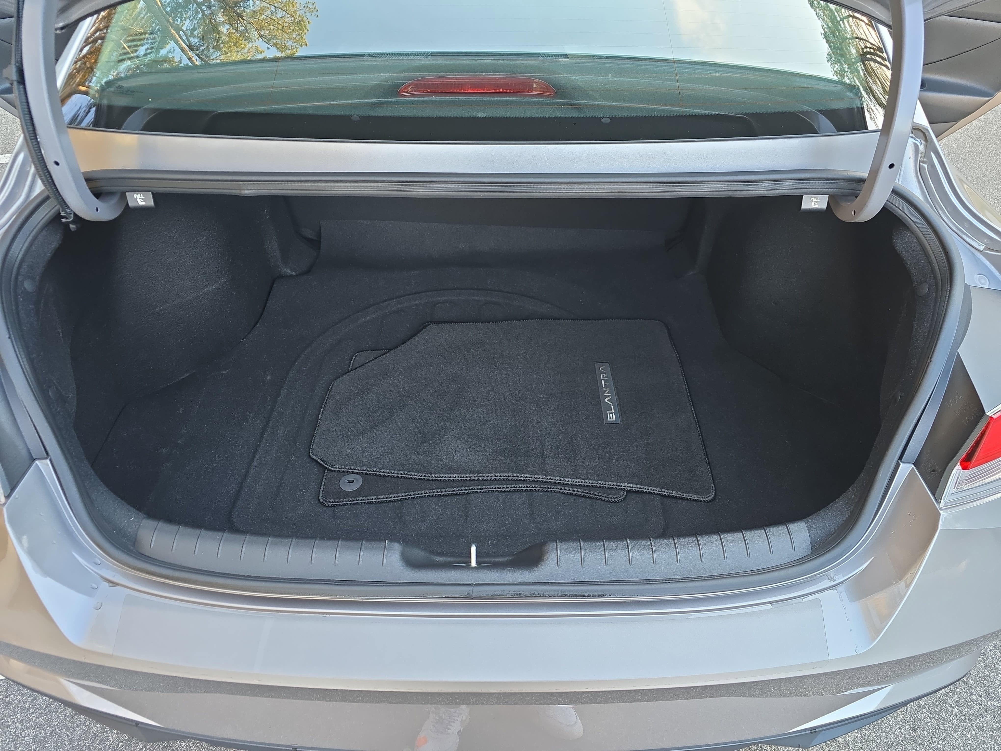 2023 Hyundai Elantra SE