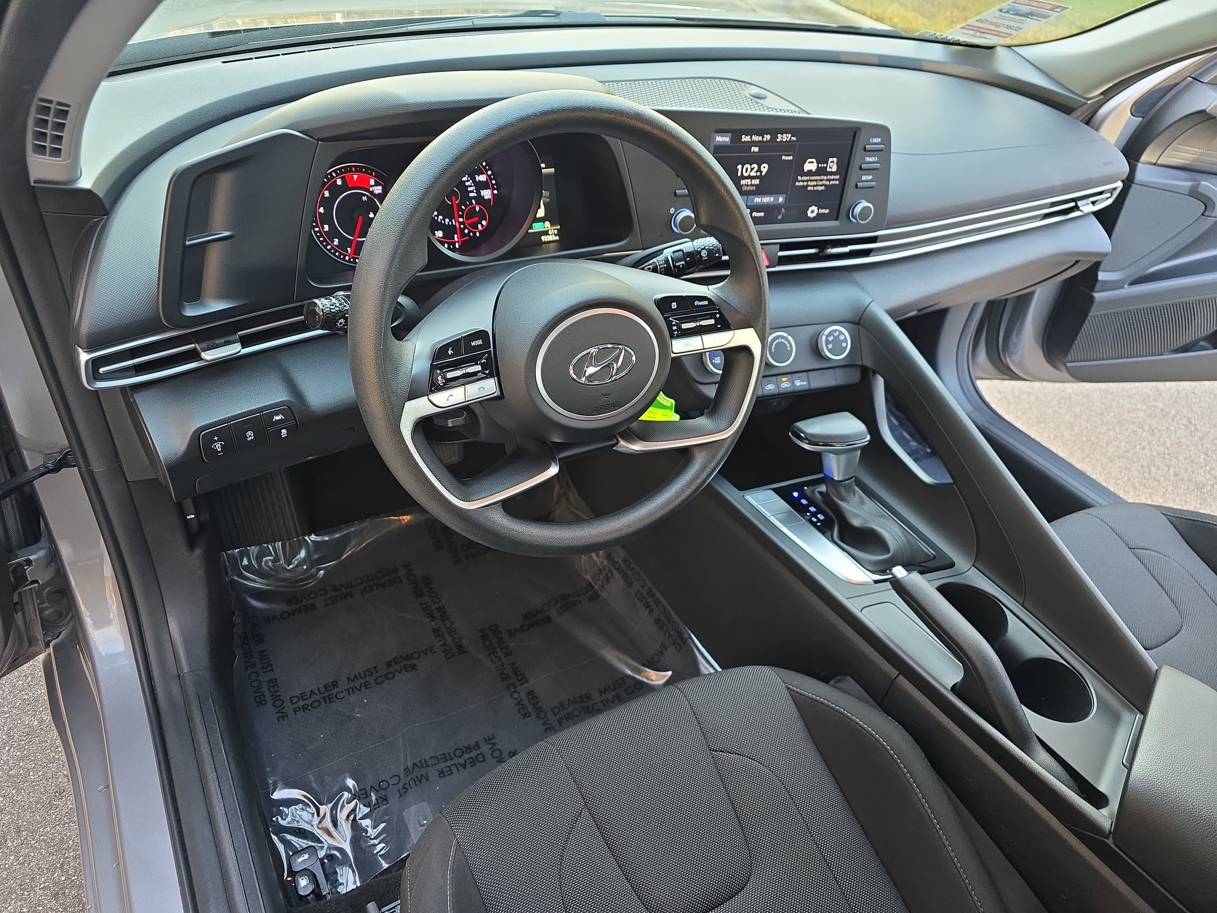 2023 Hyundai Elantra SE