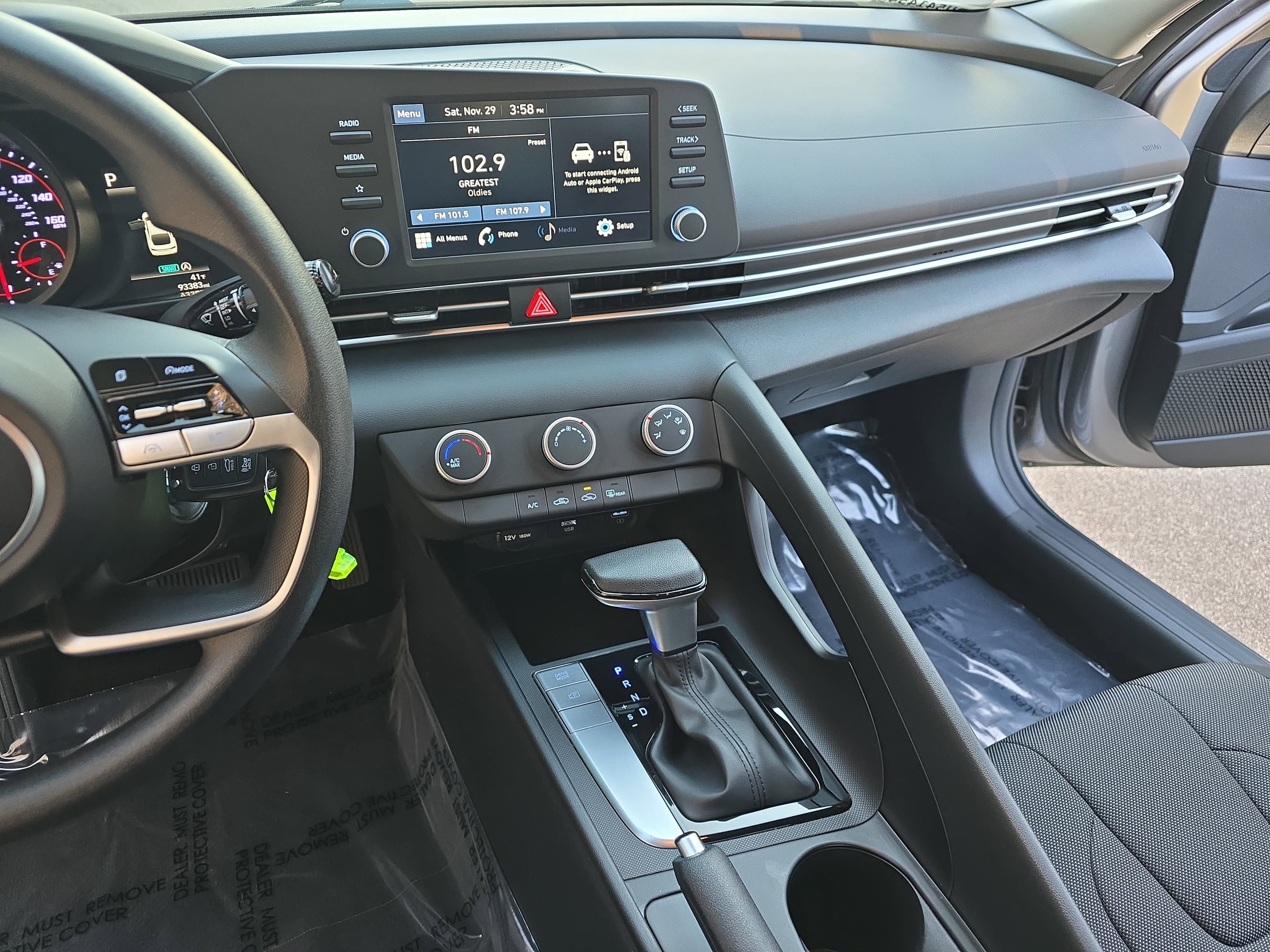 2023 Hyundai Elantra SE