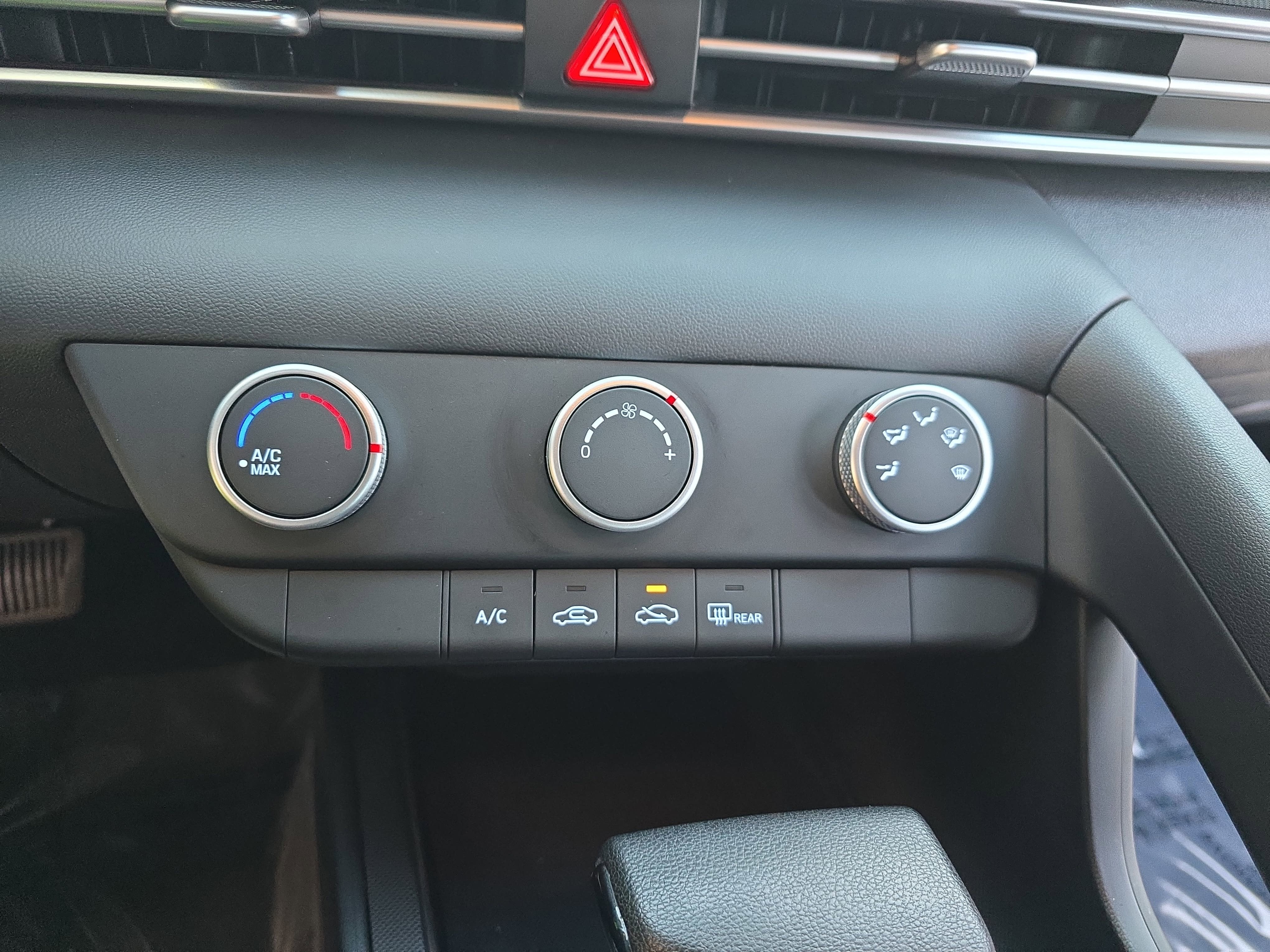 2023 Hyundai Elantra SE