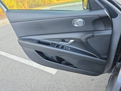 2023 Hyundai Elantra SE