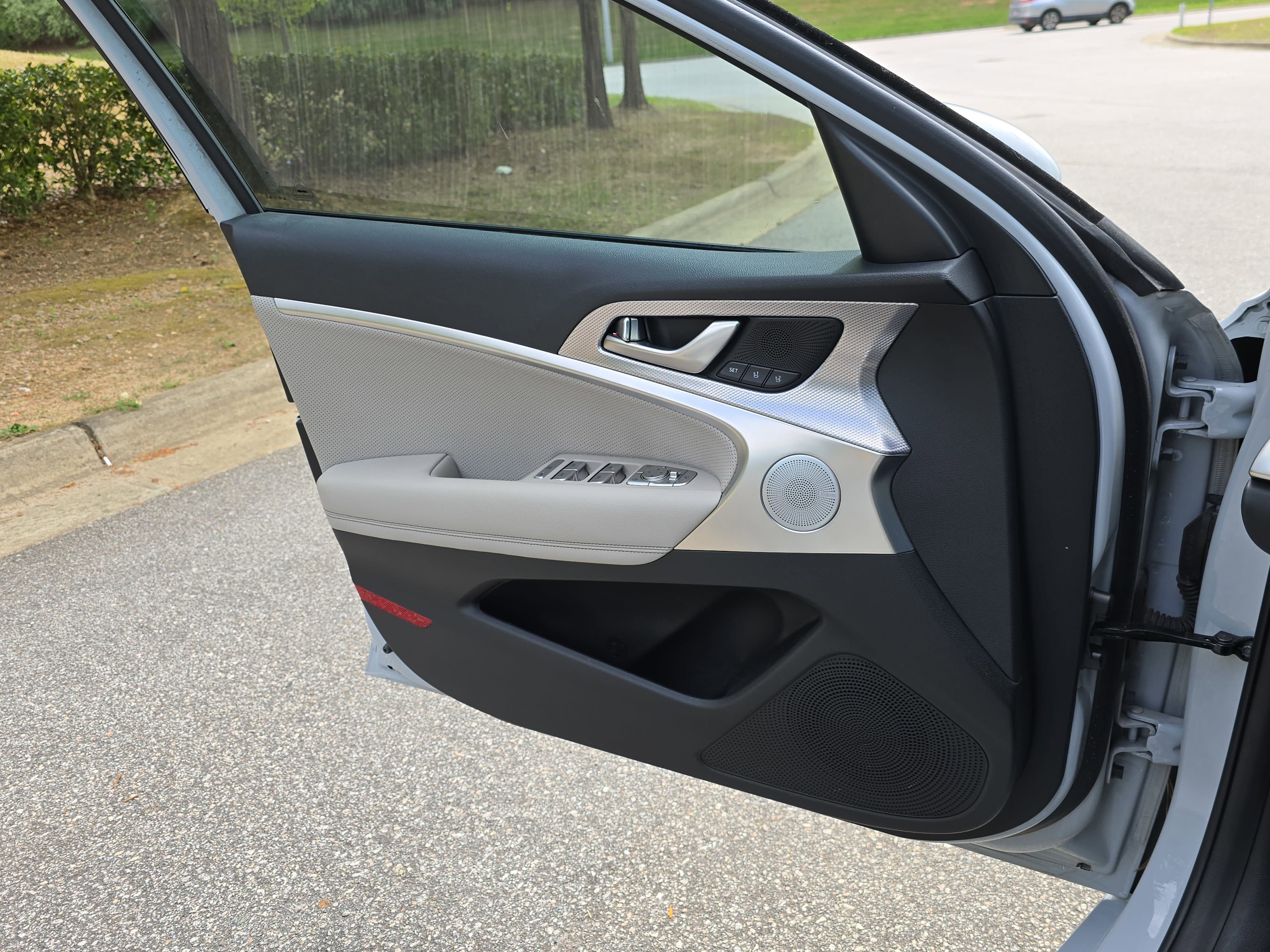 2022 Genesis G70 2.0T