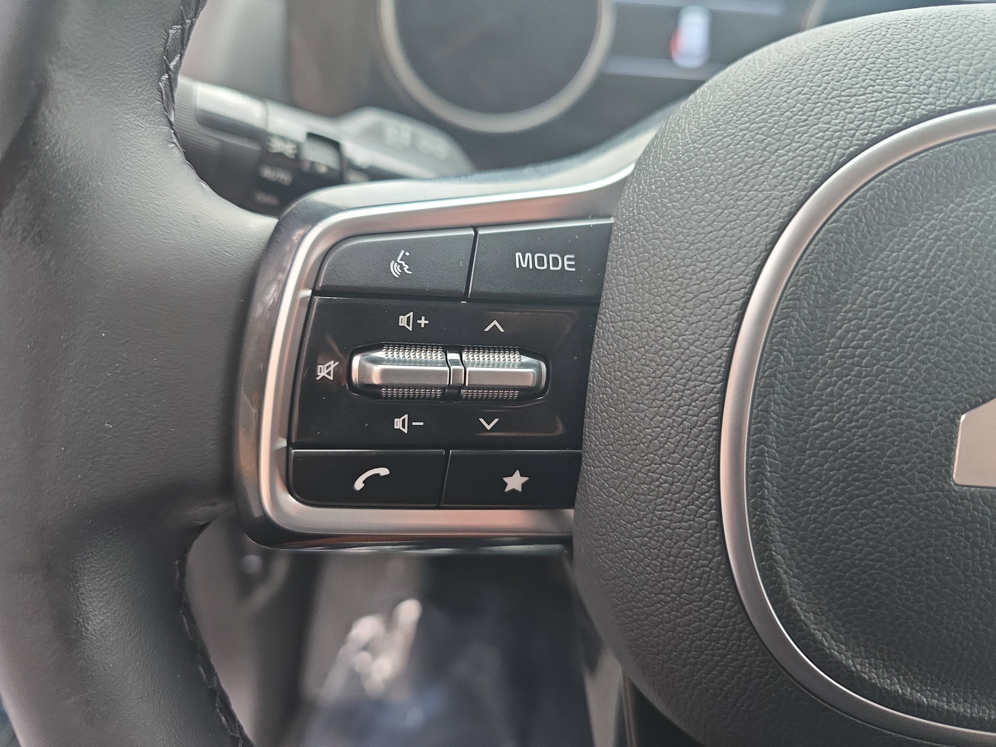 2022 Kia Carnival SX