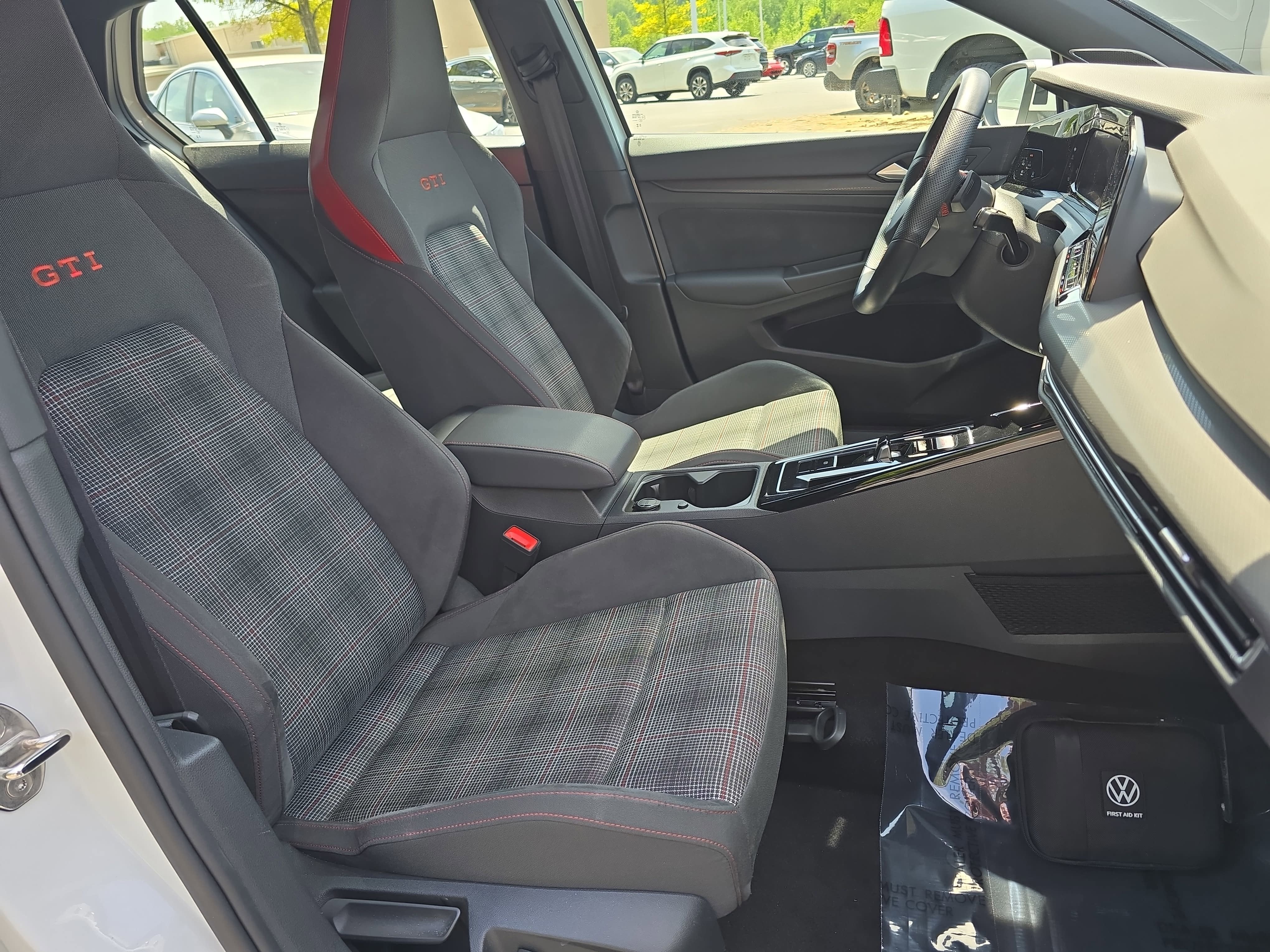 2024 Volkswagen Golf GTI SE