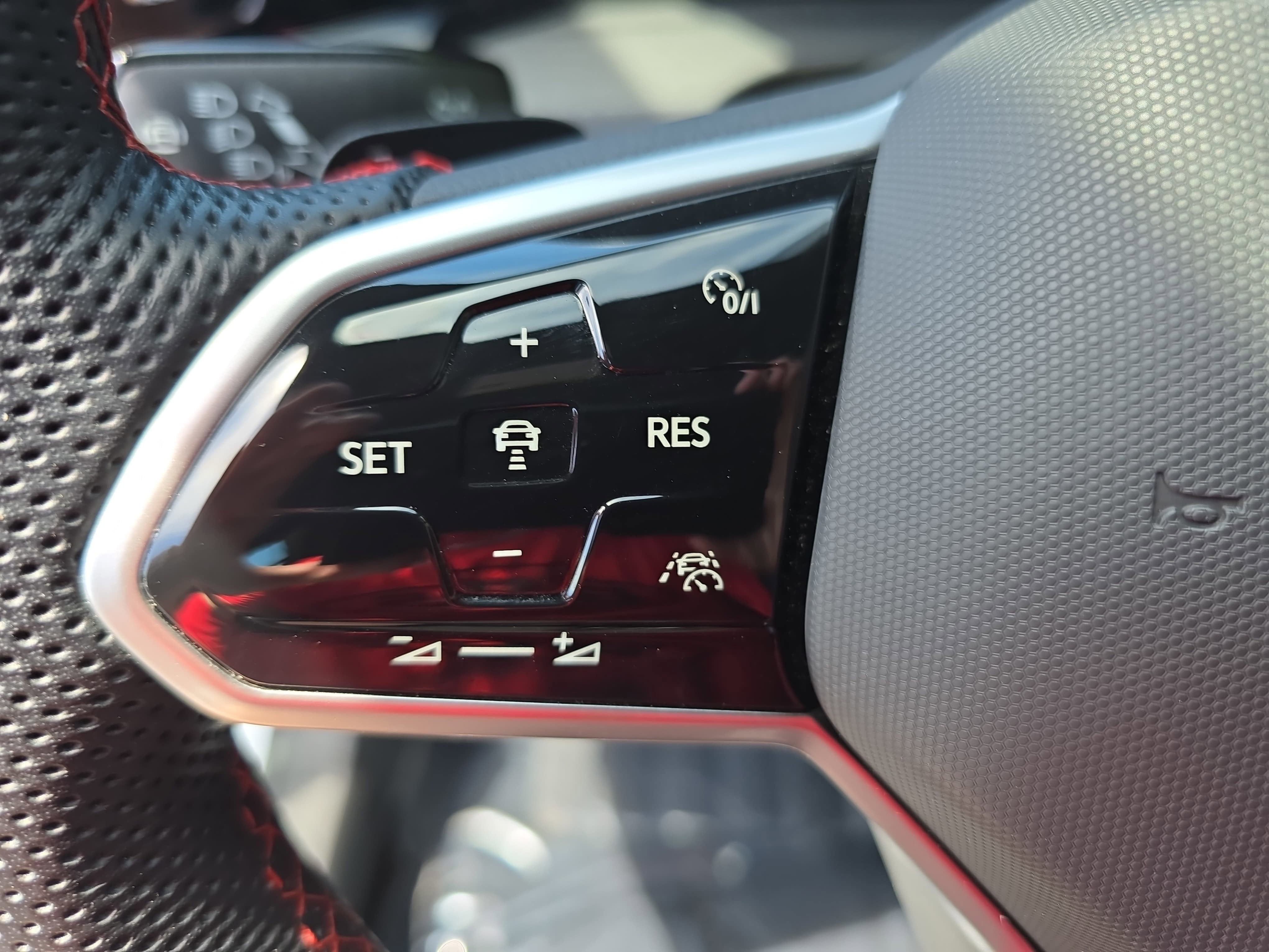 2024 Volkswagen Golf GTI SE