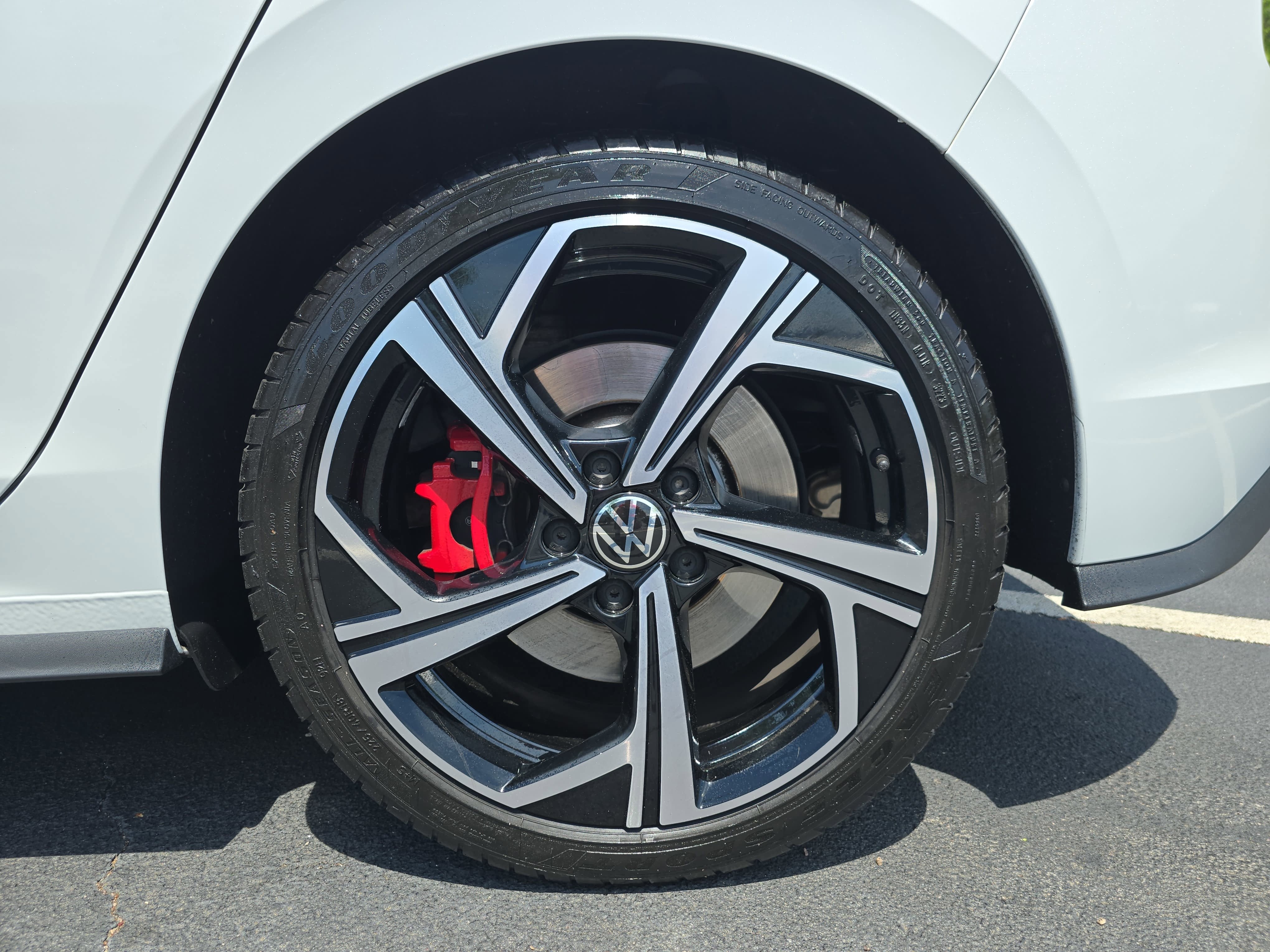 2024 Volkswagen Golf GTI SE