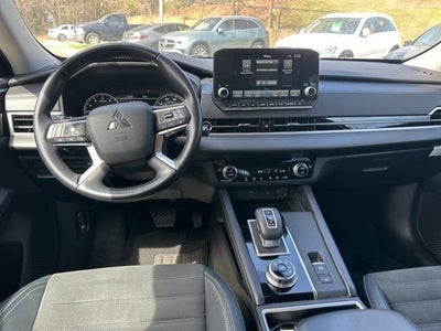 2022 Mitsubishi Outlander SE