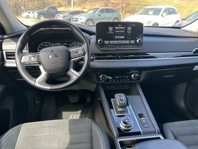 2022 Mitsubishi Outlander SE