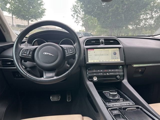2019 Jaguar F-PACE 25t Premium