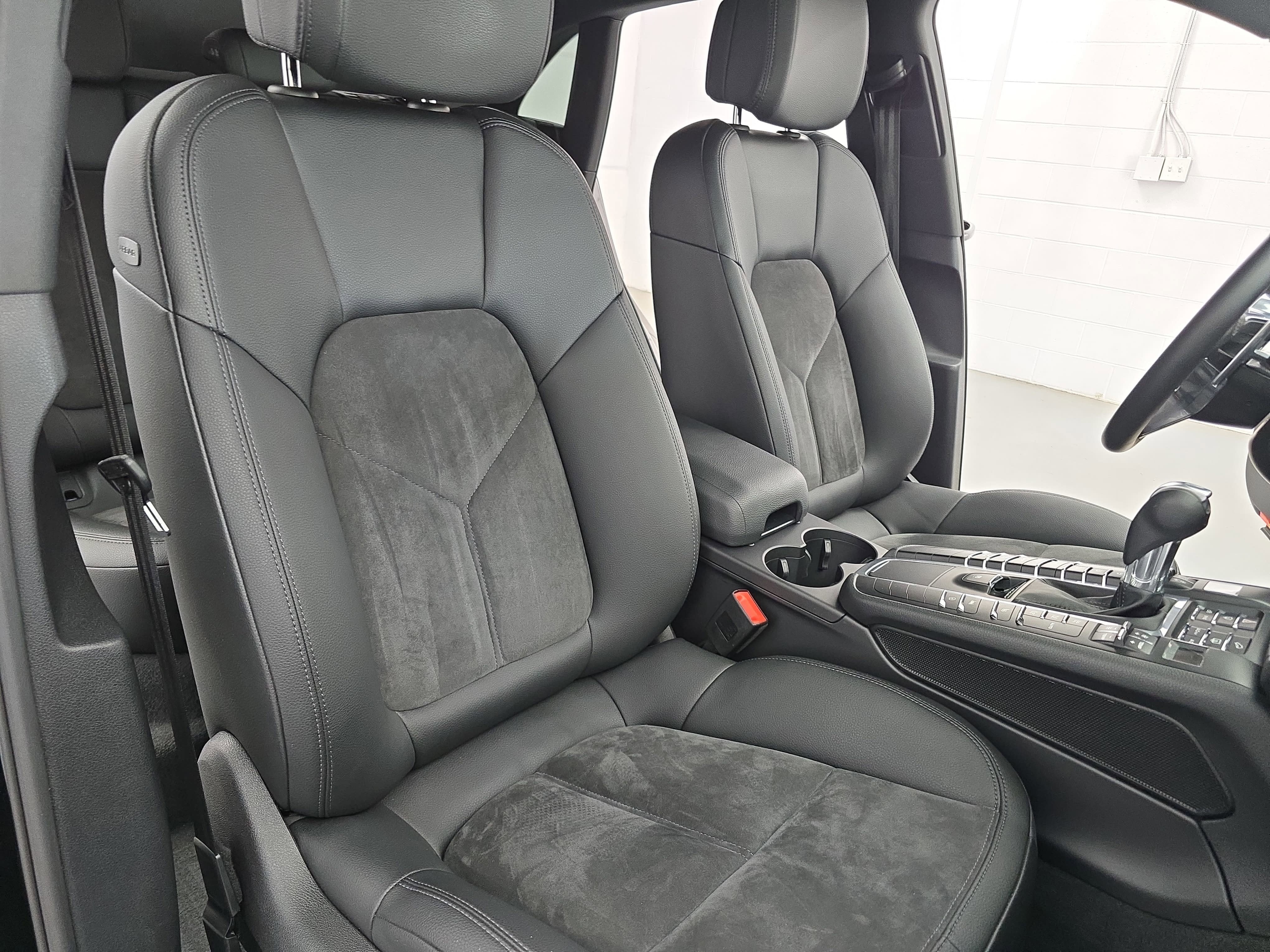2020 Porsche Macan Base