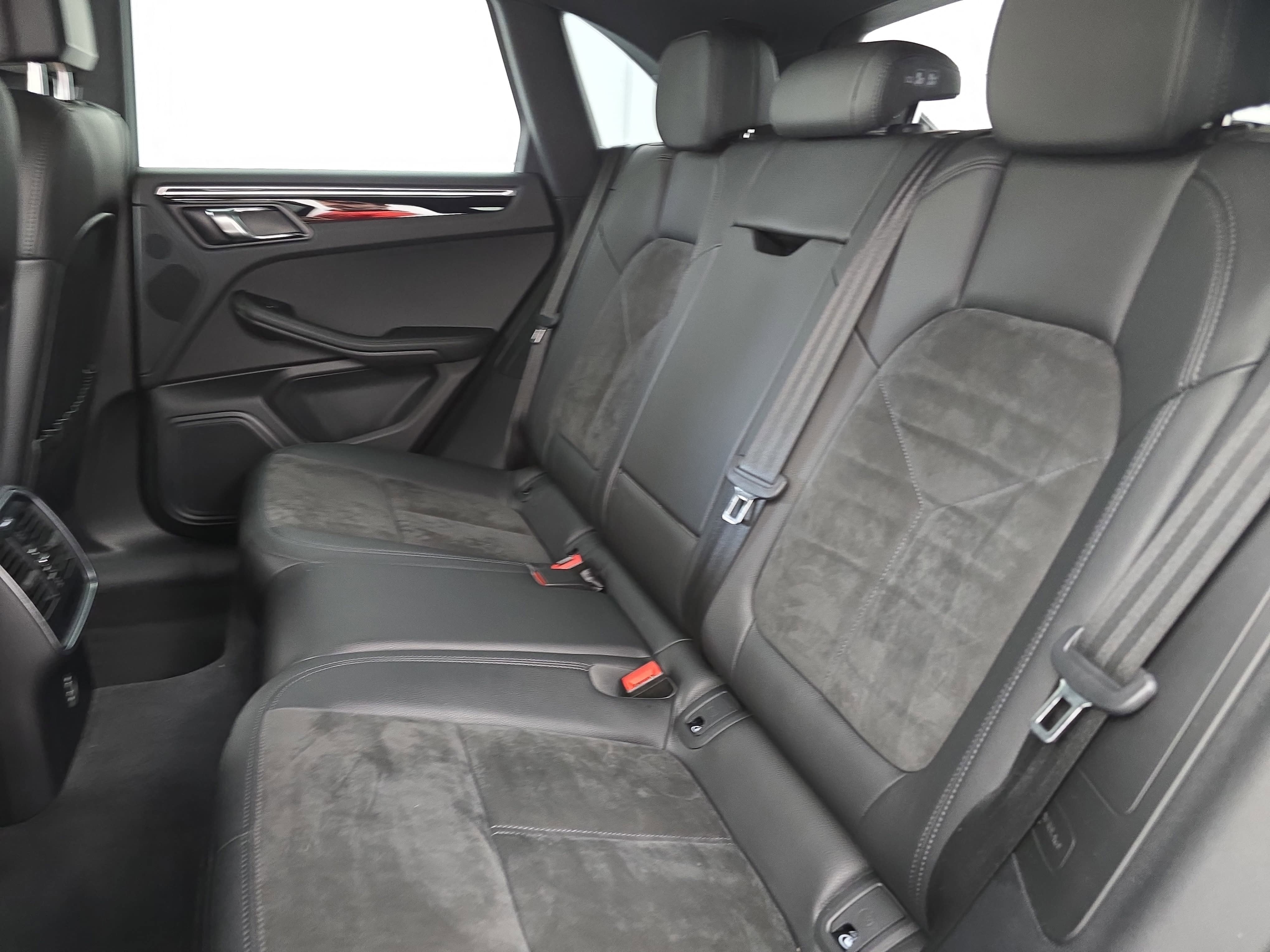2020 Porsche Macan Base