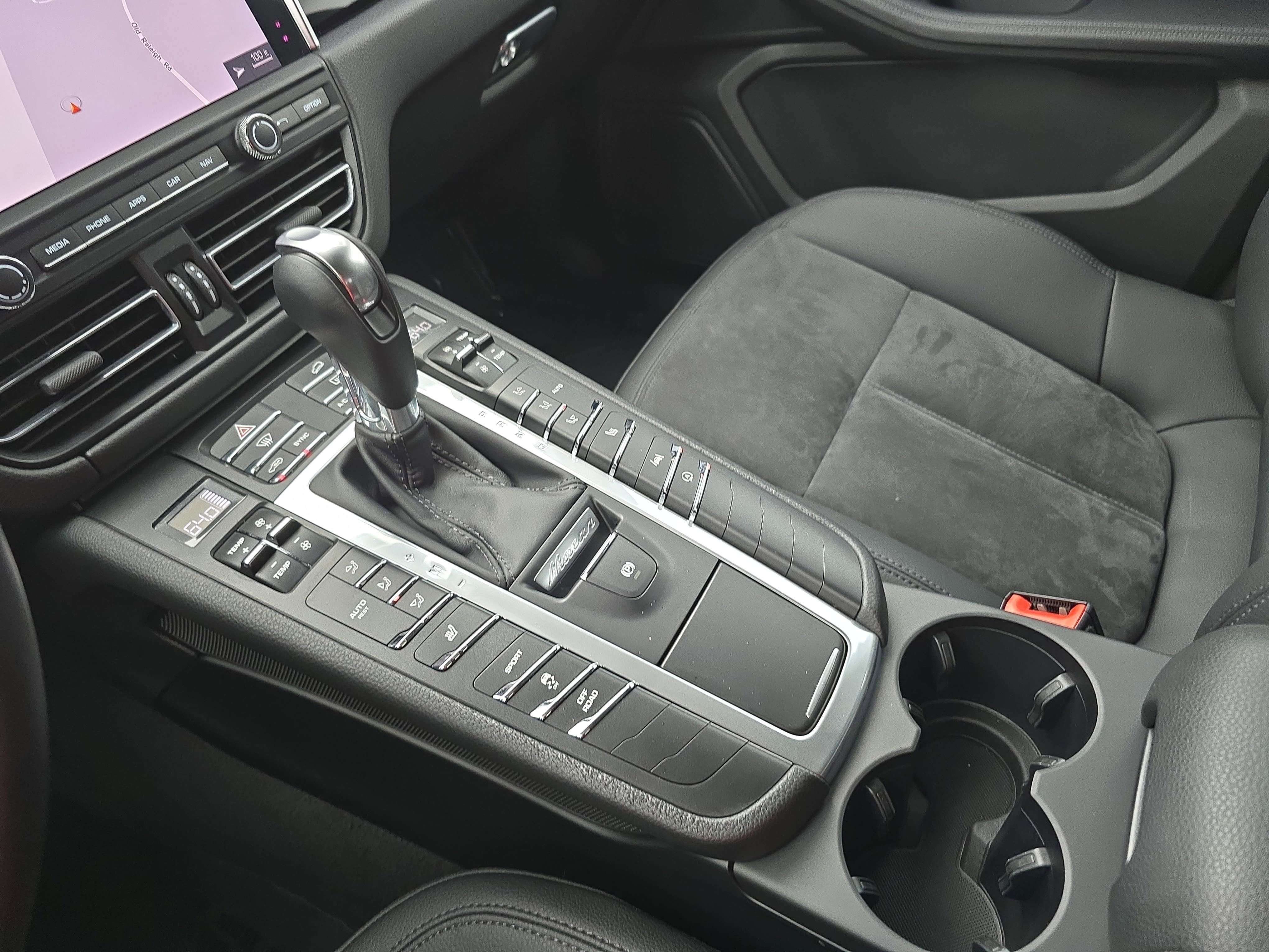 2020 Porsche Macan Base