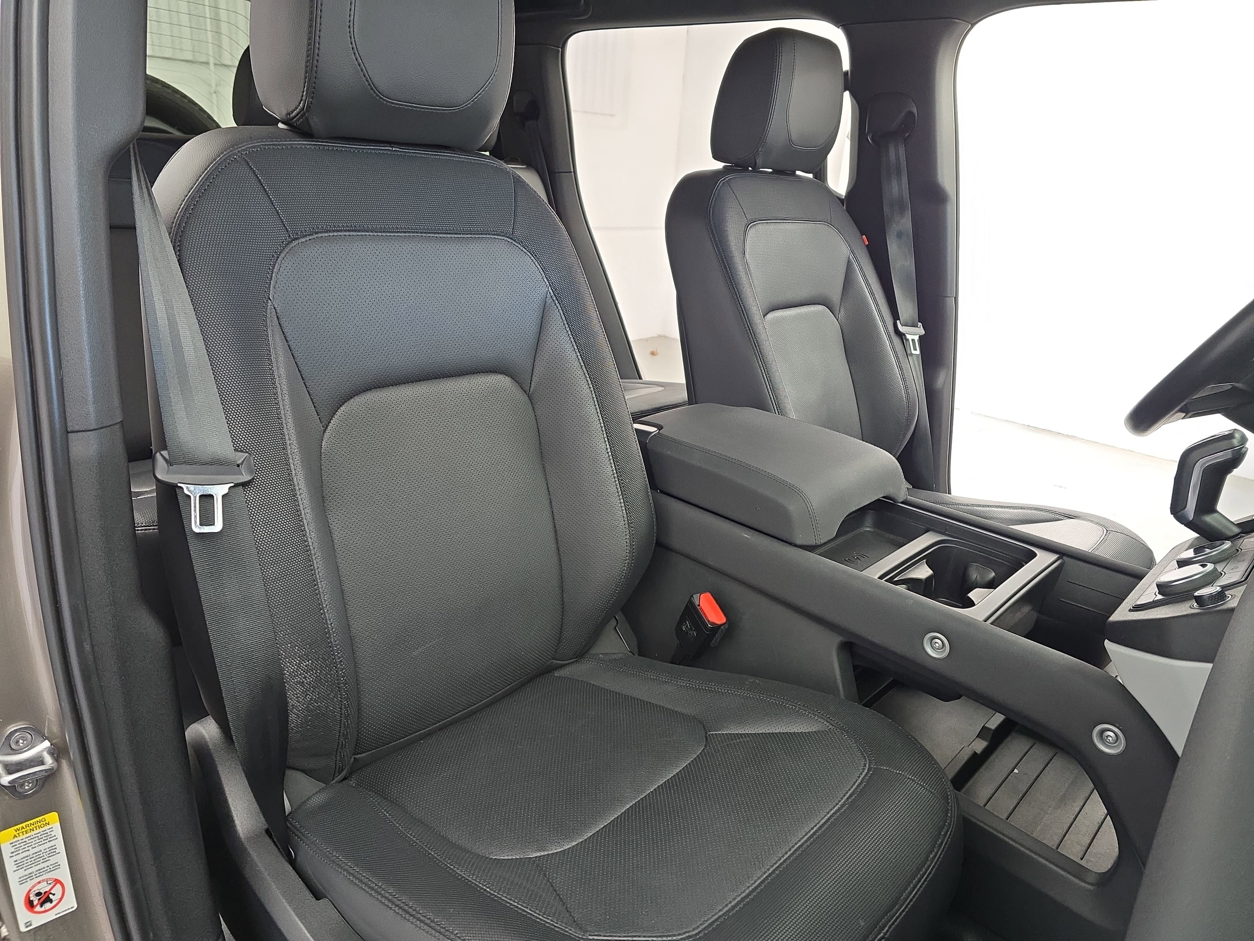 2023 Land Rover Defender X-Dynamic SE