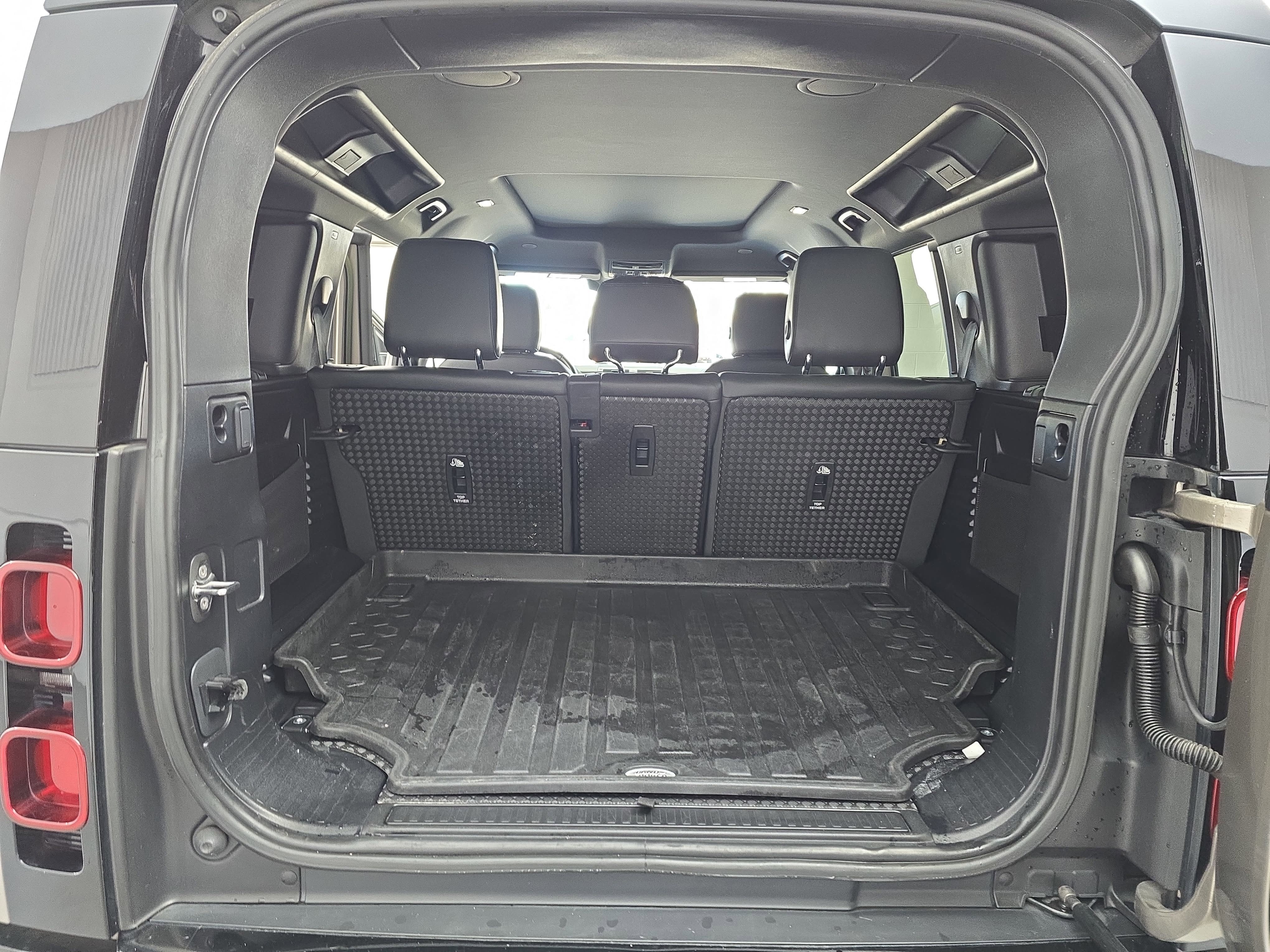 2023 Land Rover Defender X-Dynamic SE