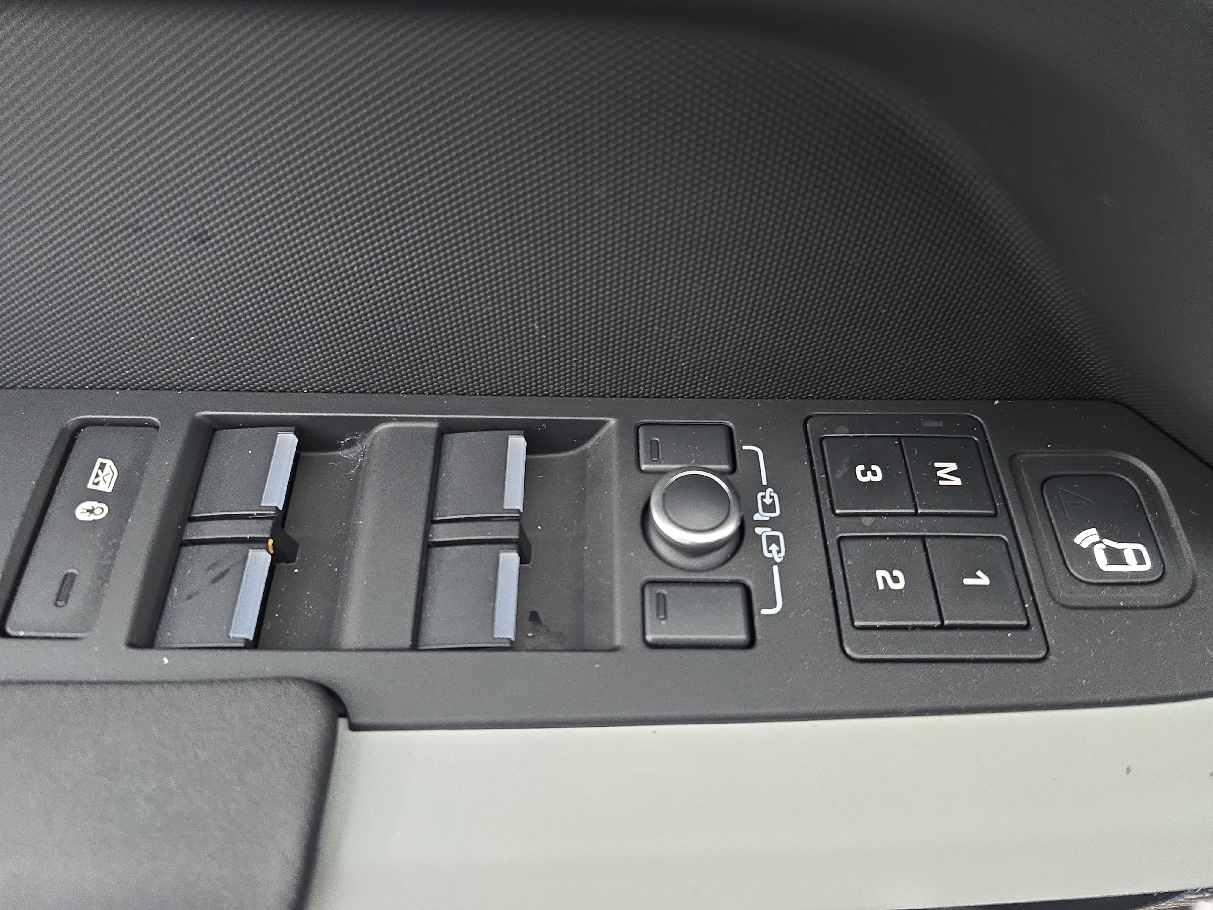 2023 Land Rover Defender X-Dynamic SE