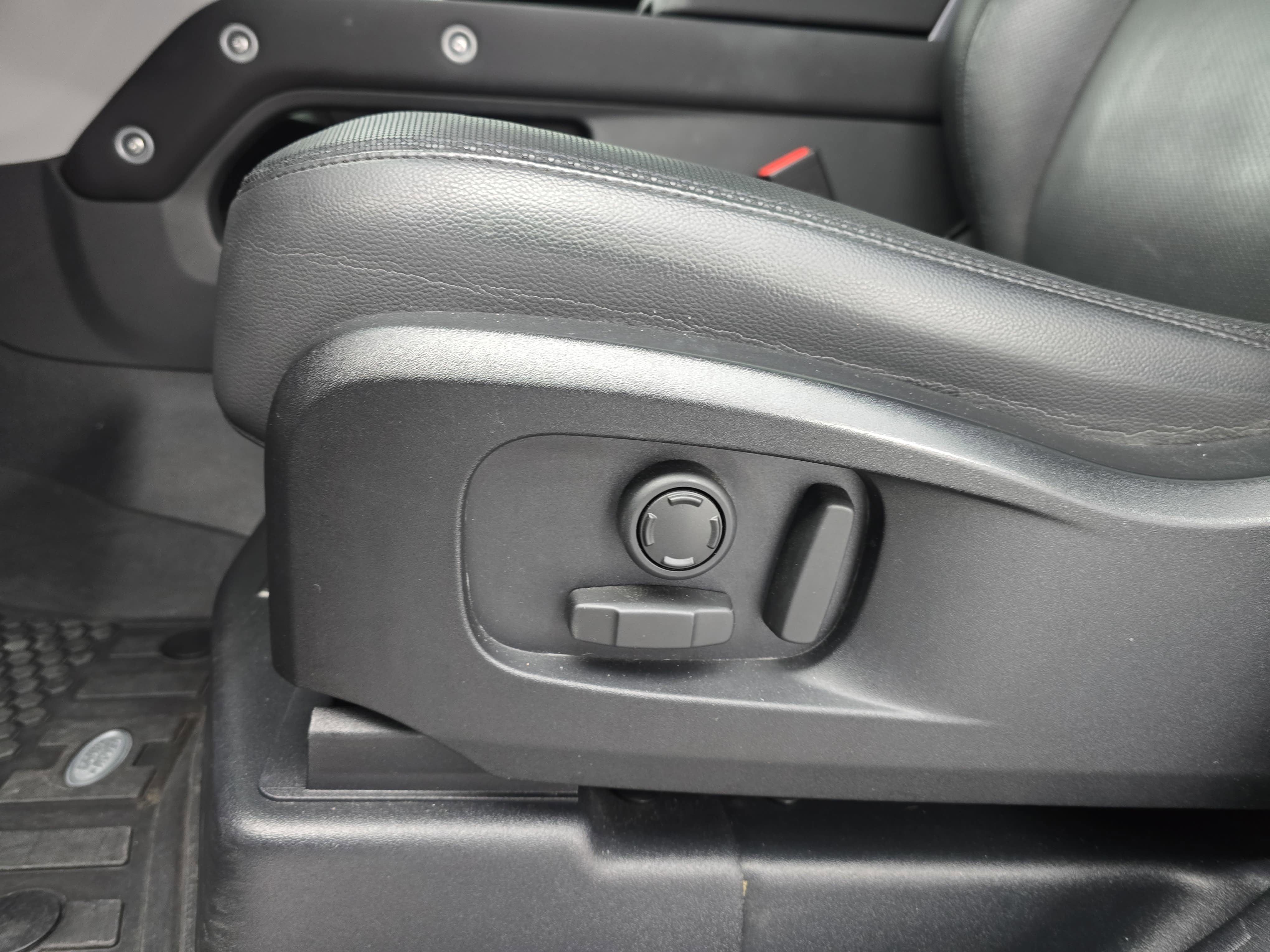 2023 Land Rover Defender X-Dynamic SE