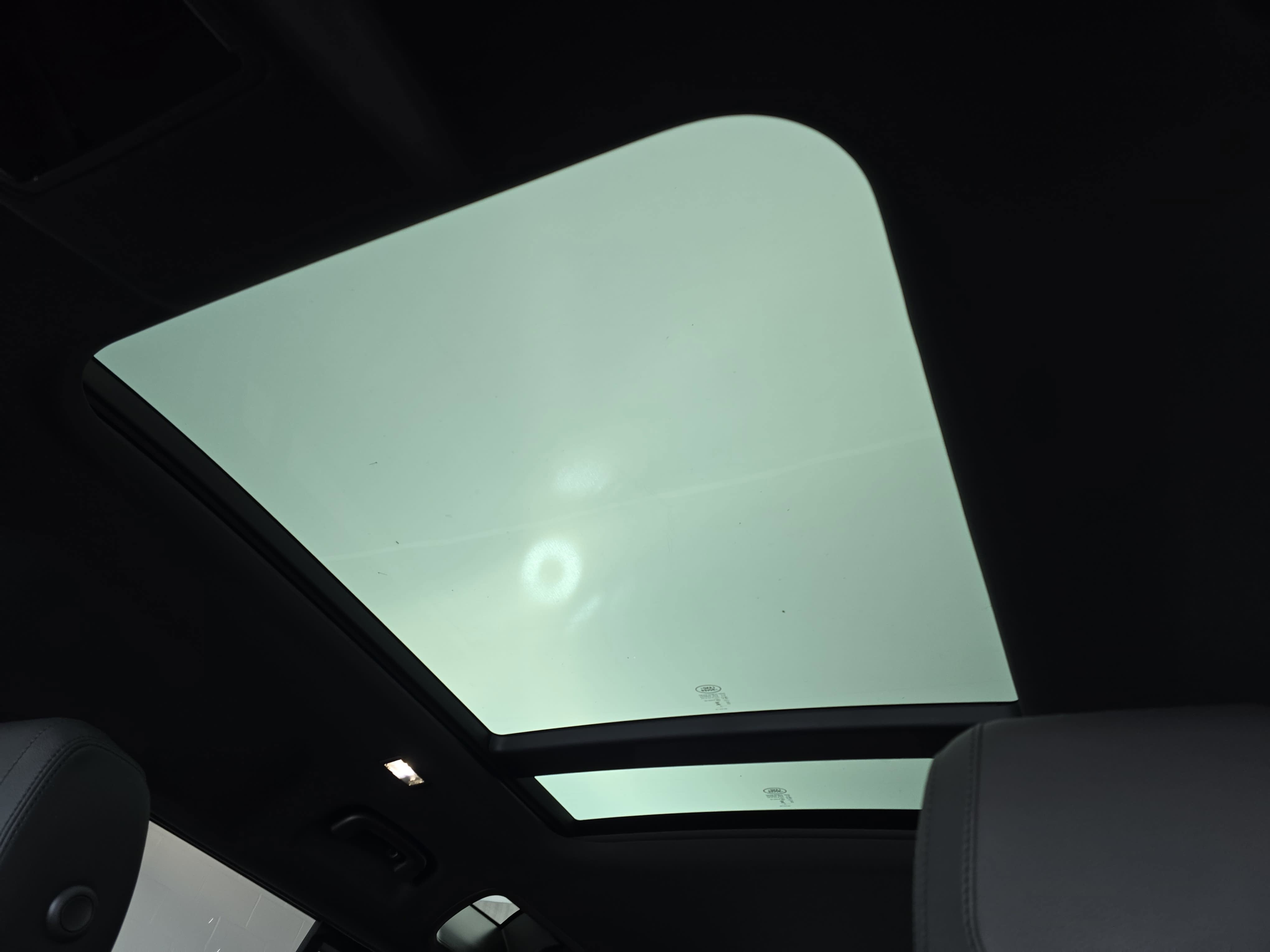 2023 Land Rover Defender X-Dynamic SE