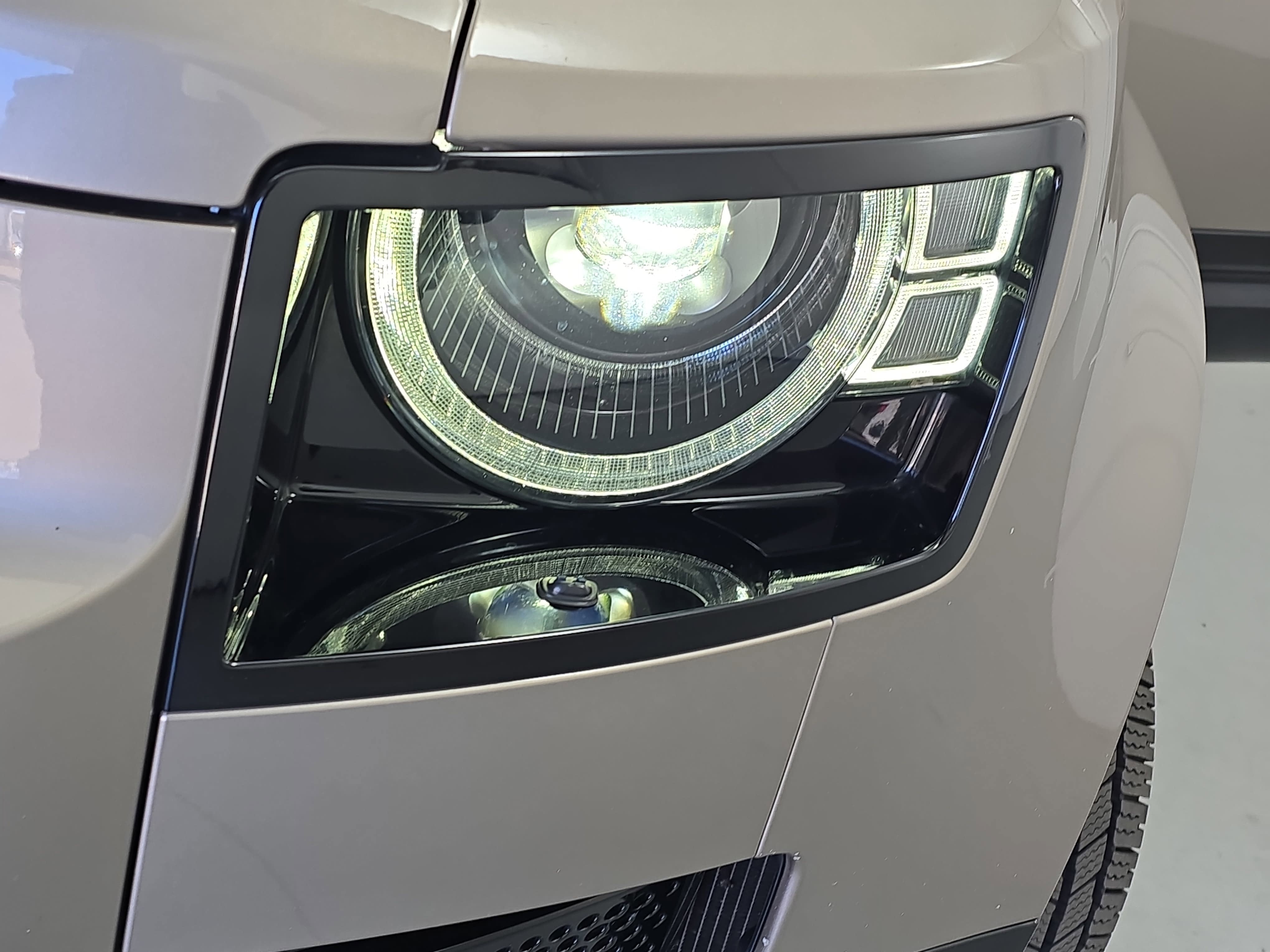 2023 Land Rover Defender X-Dynamic SE