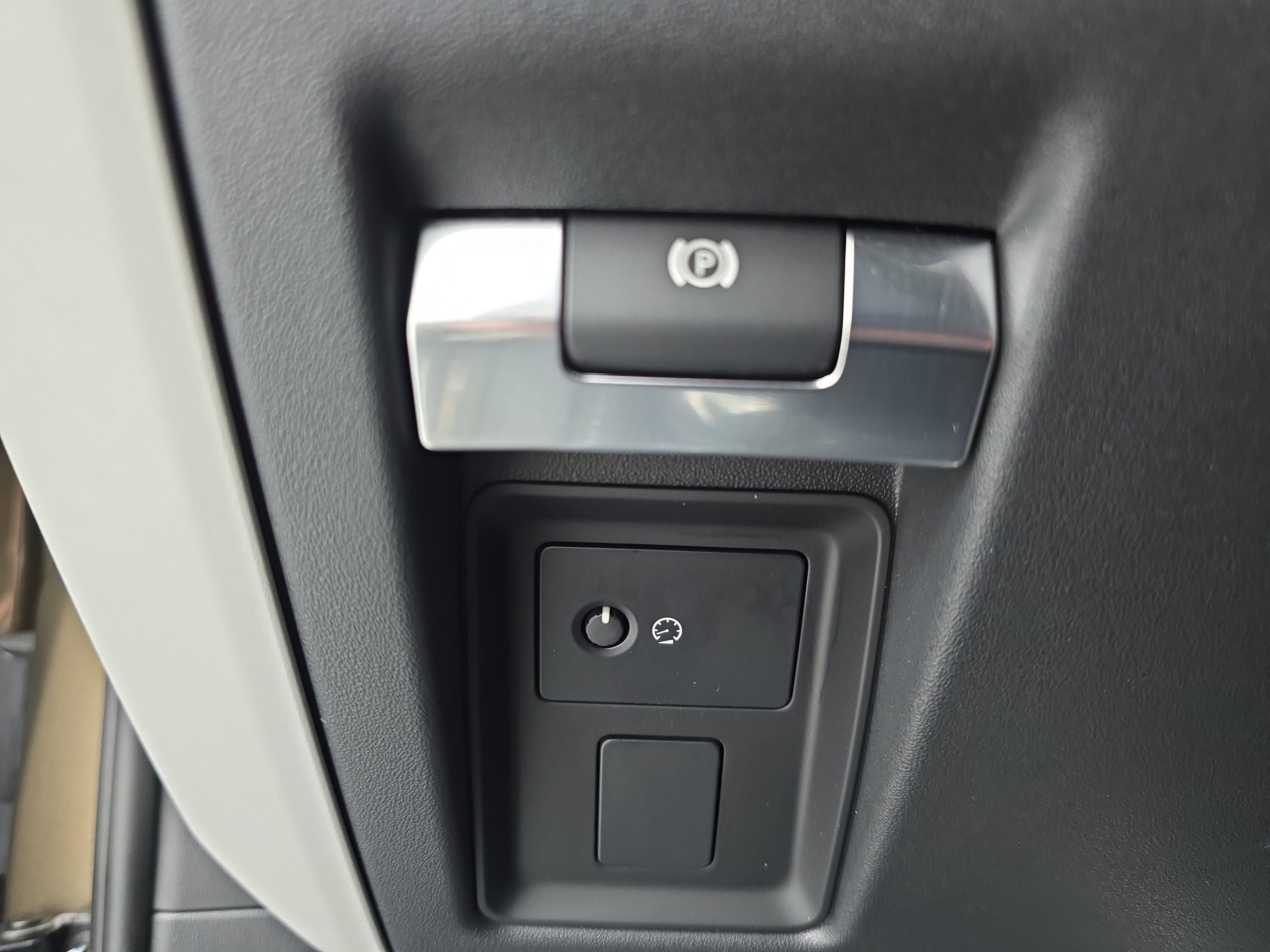 2024 Land Rover Defender S