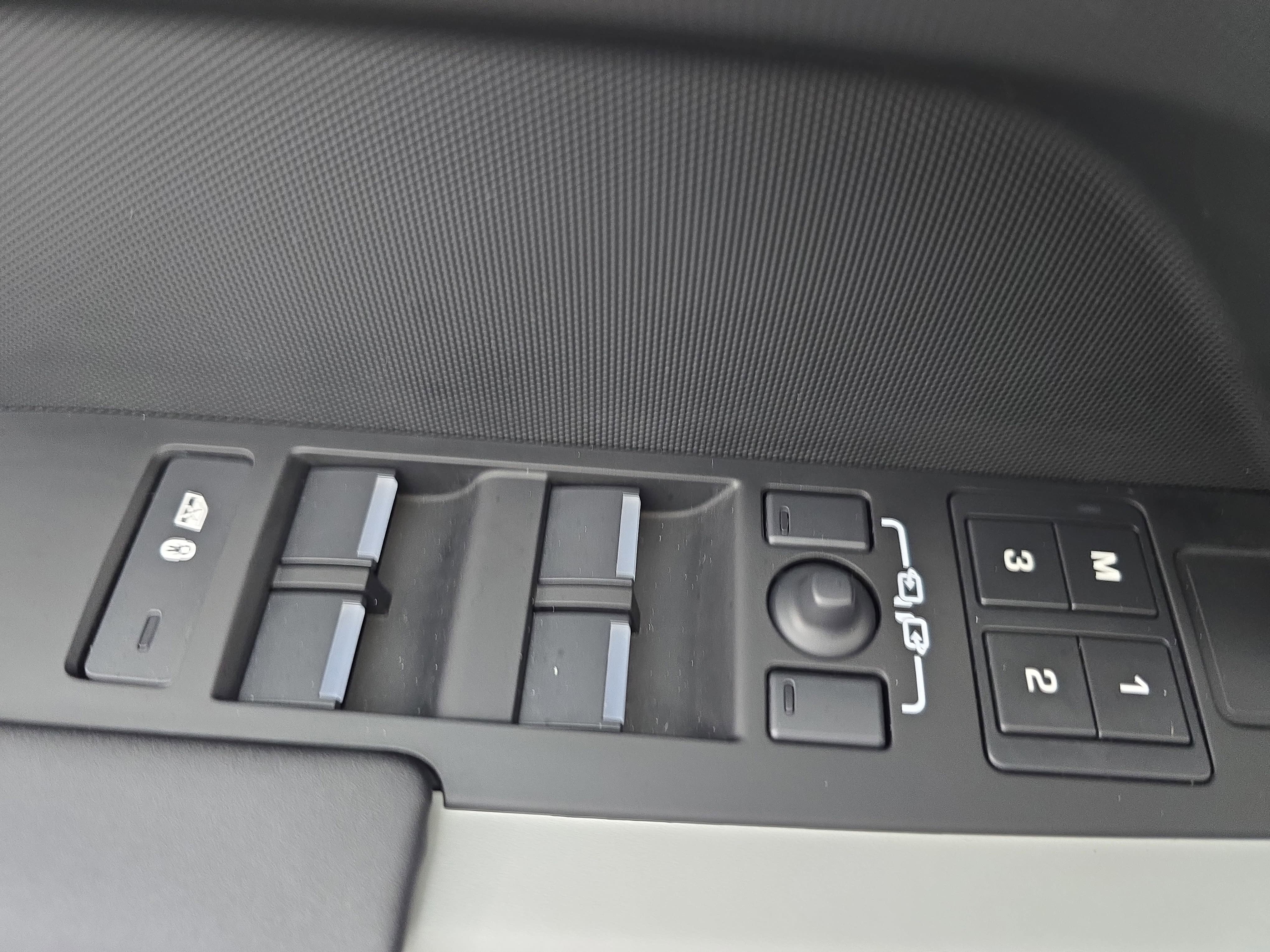 2024 Land Rover Defender S